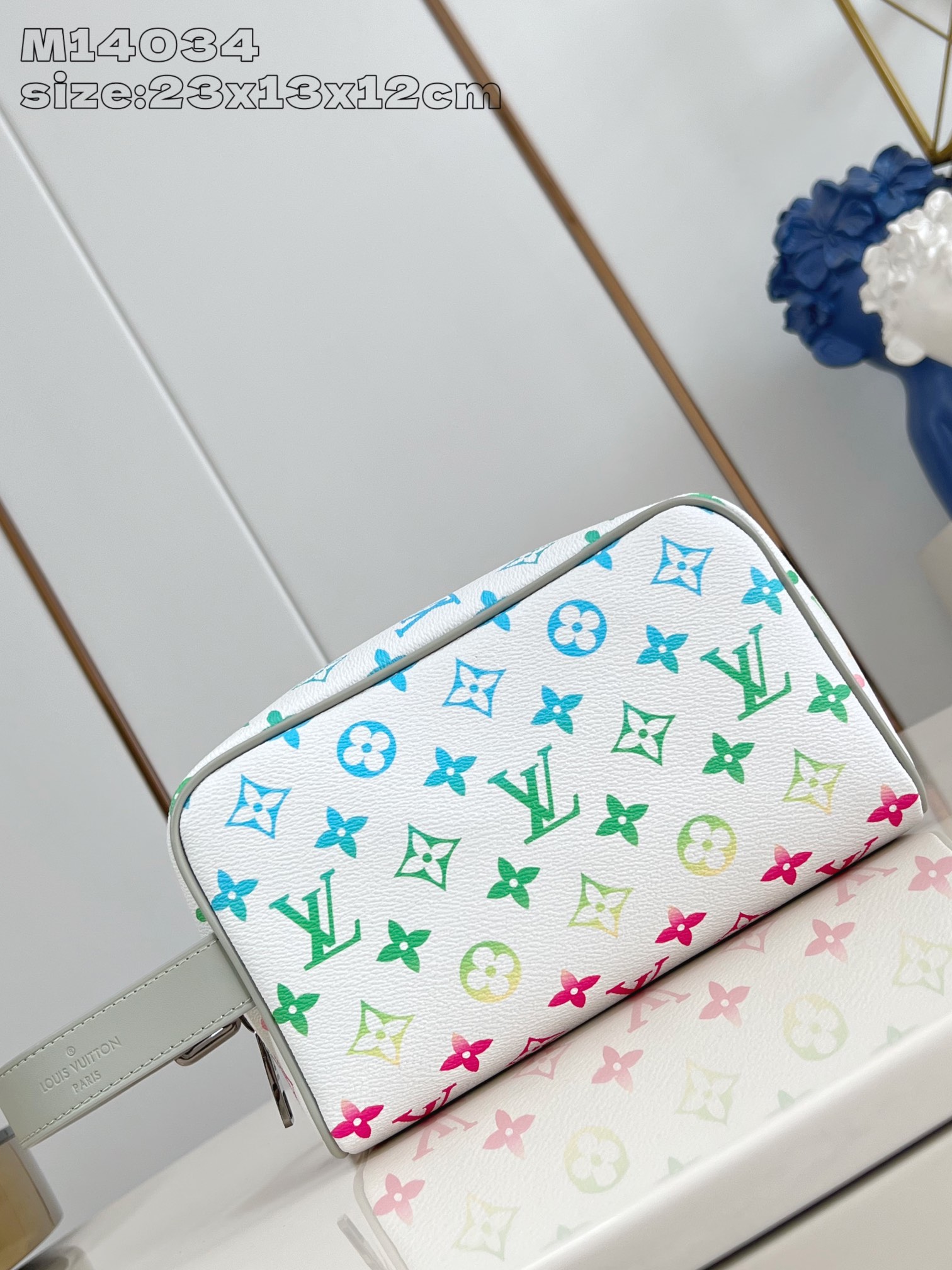 【顶级原单 M14034 】本款 Locker Dopp Kit 盥洗袋取材 Monogram 帆布，融