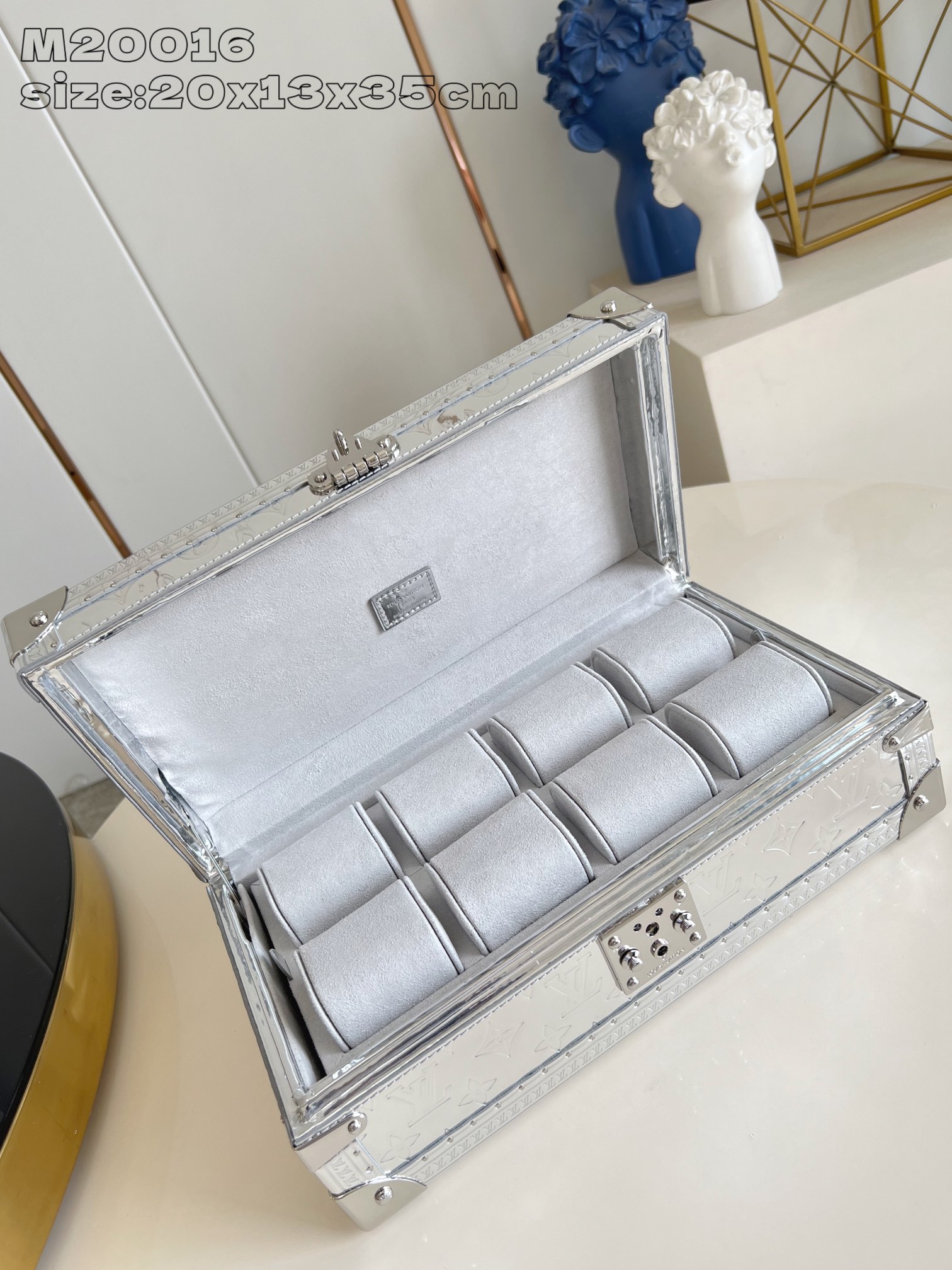 【顶级原单 M20016银压花 】本款 Coffret 8 Montres 腕表箱出自滑雪系列，为 Mo