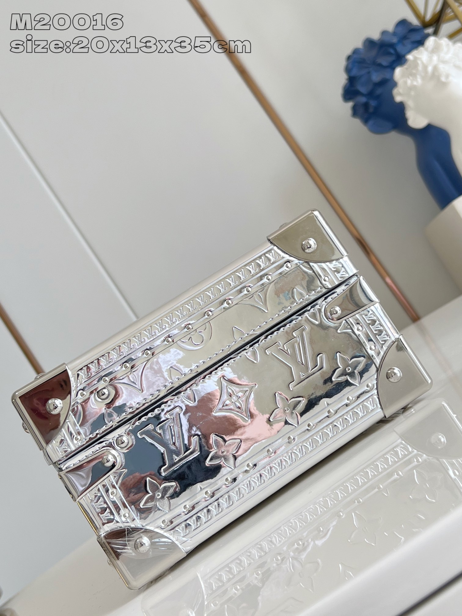 【顶级原单 M20016银压花 】本款 Coffret 8 Montres 腕表箱出自滑雪系列，为 Mo