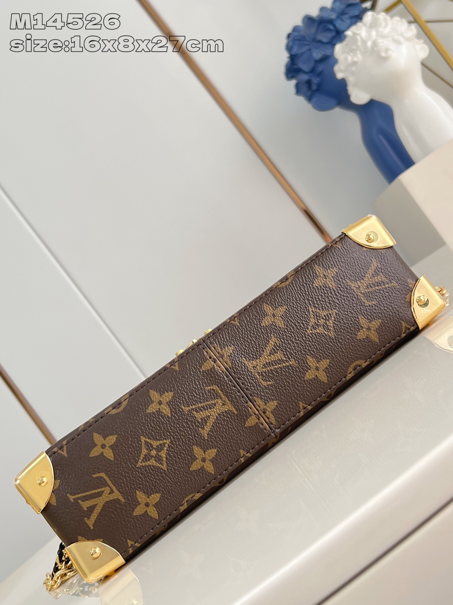 【顶级原单 M14526老花 】Trunkie 手袋结合 Monogram 帆布和金属铆钉，搭配金属质感