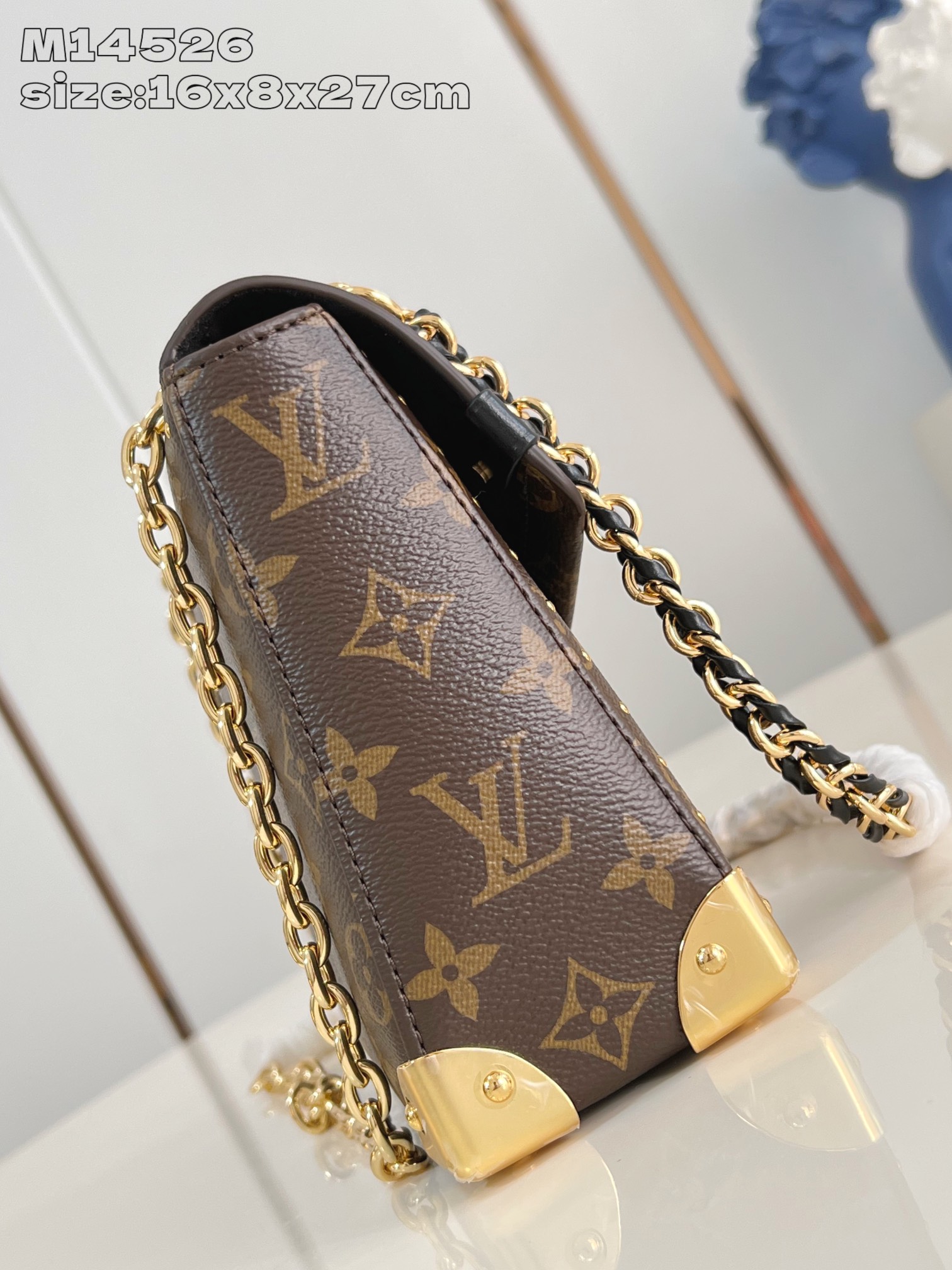 【顶级原单 M14526老花 】Trunkie 手袋结合 Monogram 帆布和金属铆钉，搭配金属质感