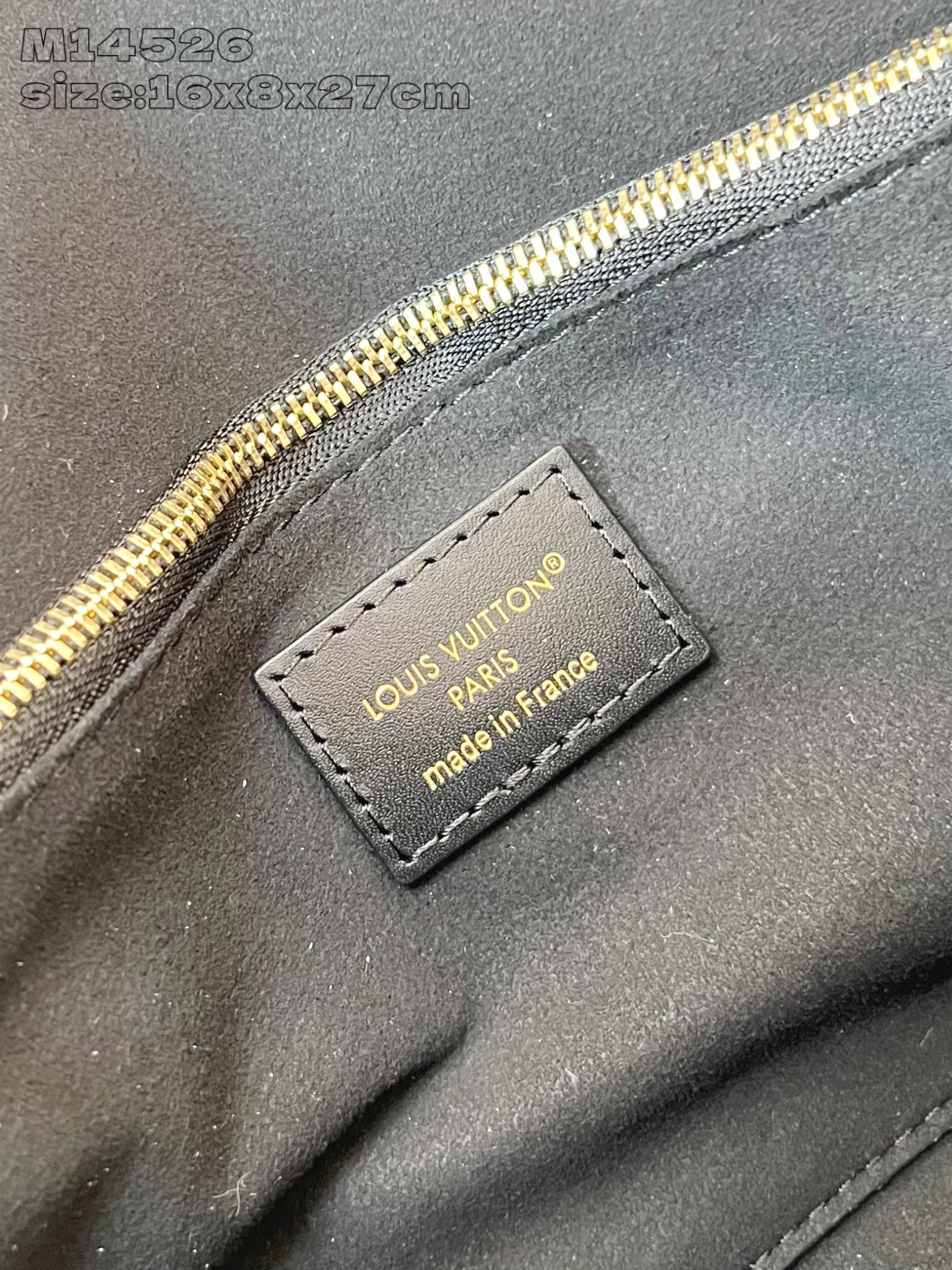 【顶级原单 M14526老花 】Trunkie 手袋结合 Monogram 帆布和金属铆钉，搭配金属质感