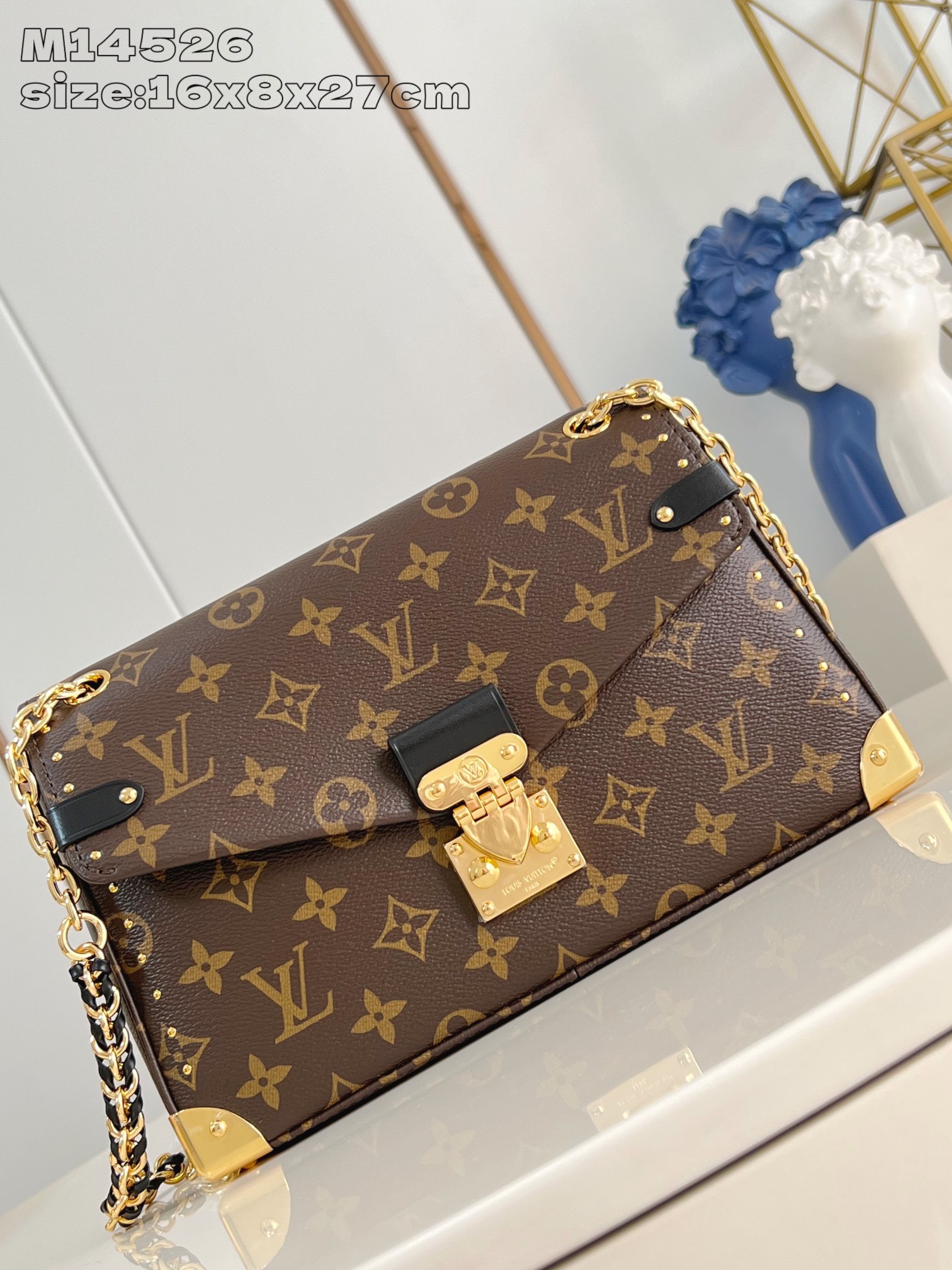 【顶级原单 M14526老花 】Trunkie 手袋结合 Monogram 帆布和金属铆钉，搭配金属质感