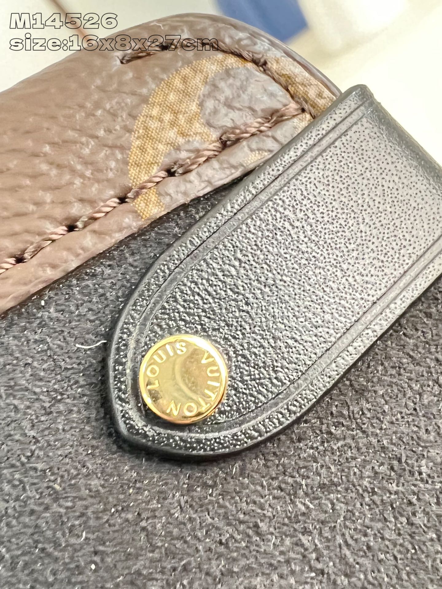 【顶级原单 M14526老花 】Trunkie 手袋结合 Monogram 帆布和金属铆钉，搭配金属质感