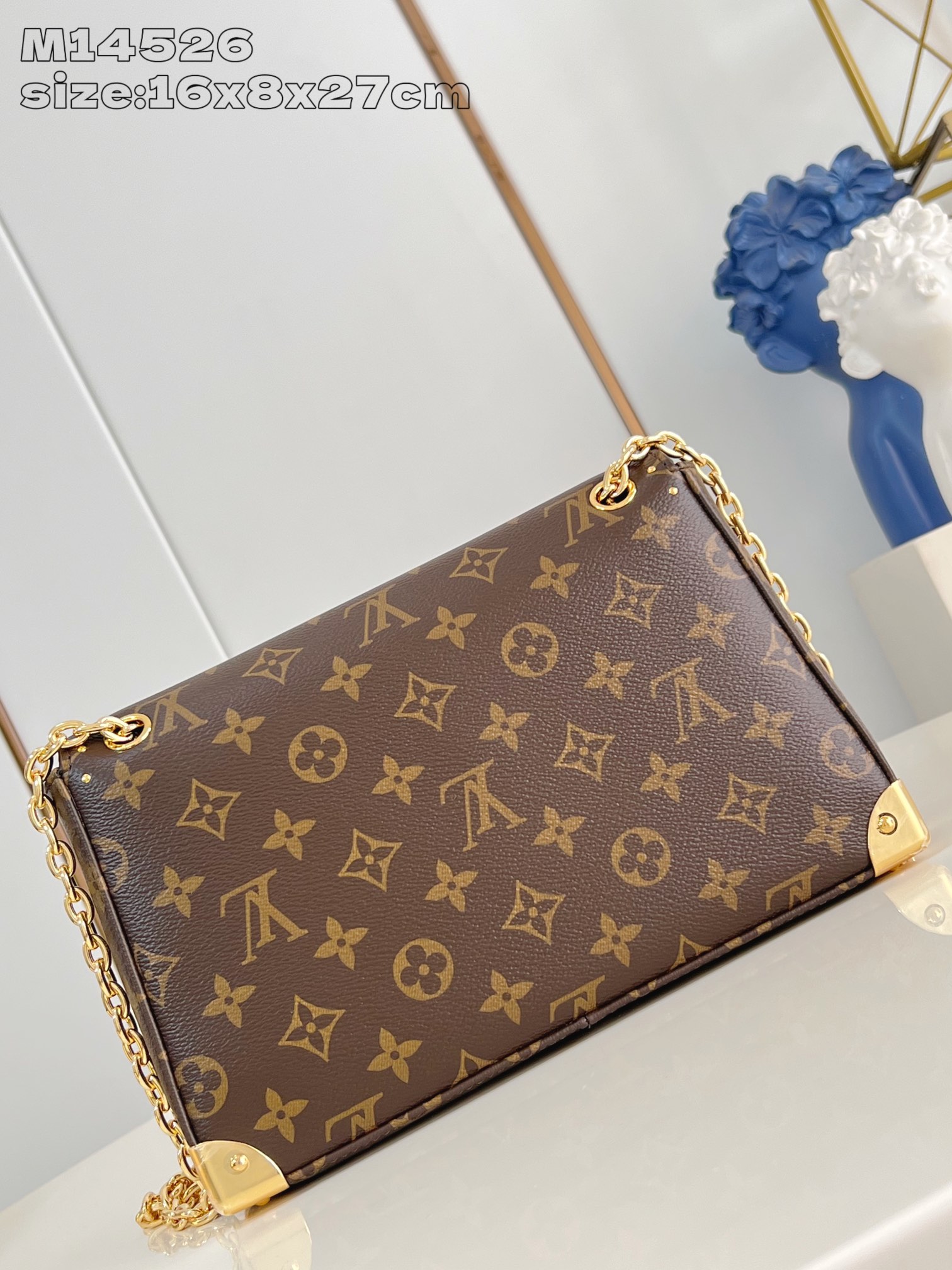 【顶级原单 M14526老花 】Trunkie 手袋结合 Monogram 帆布和金属铆钉，搭配金属质感