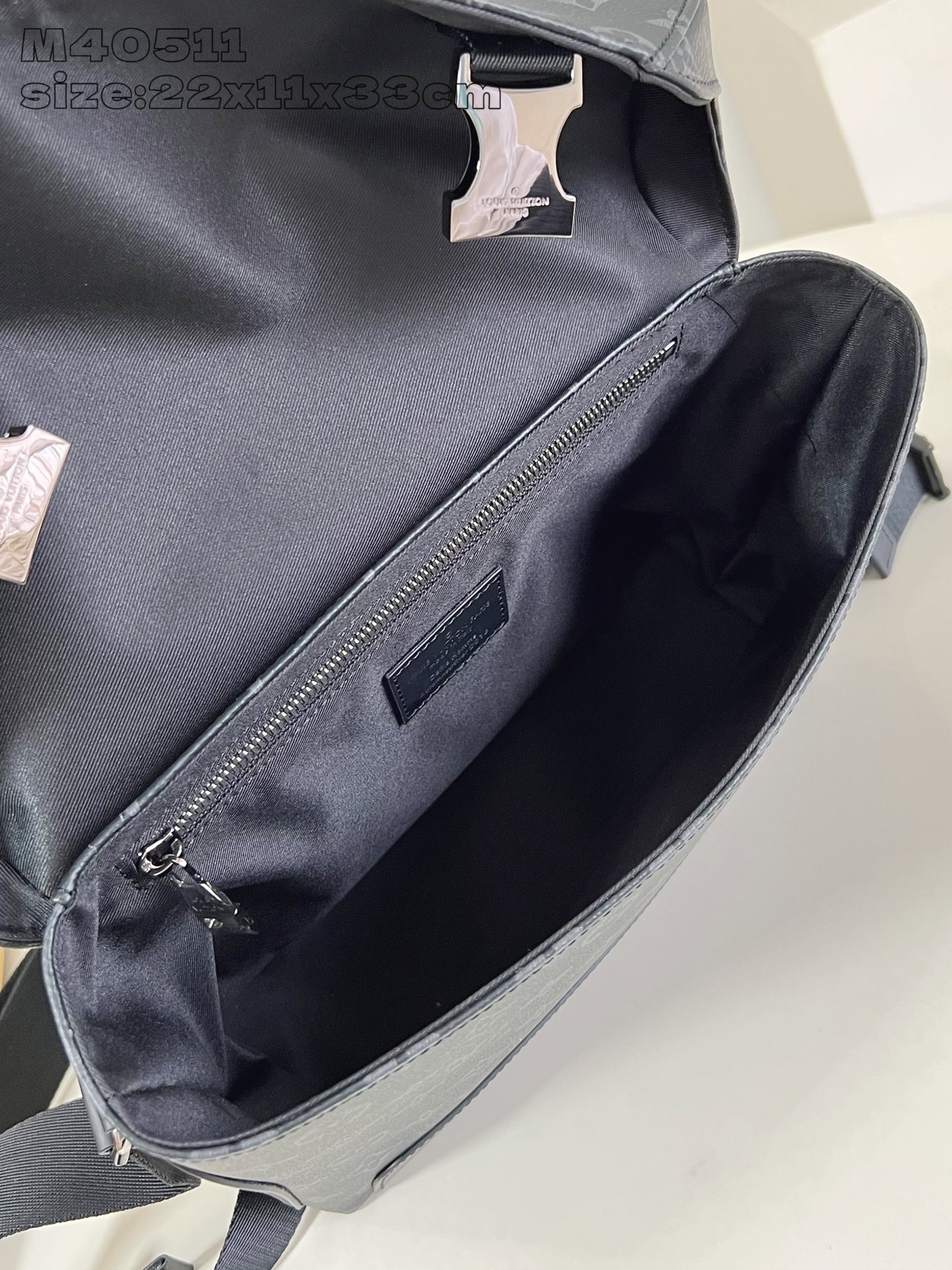 【顶级原单 M40511 】以经典学院风格为设计灵感，此款 Messenger PM Voyager 小