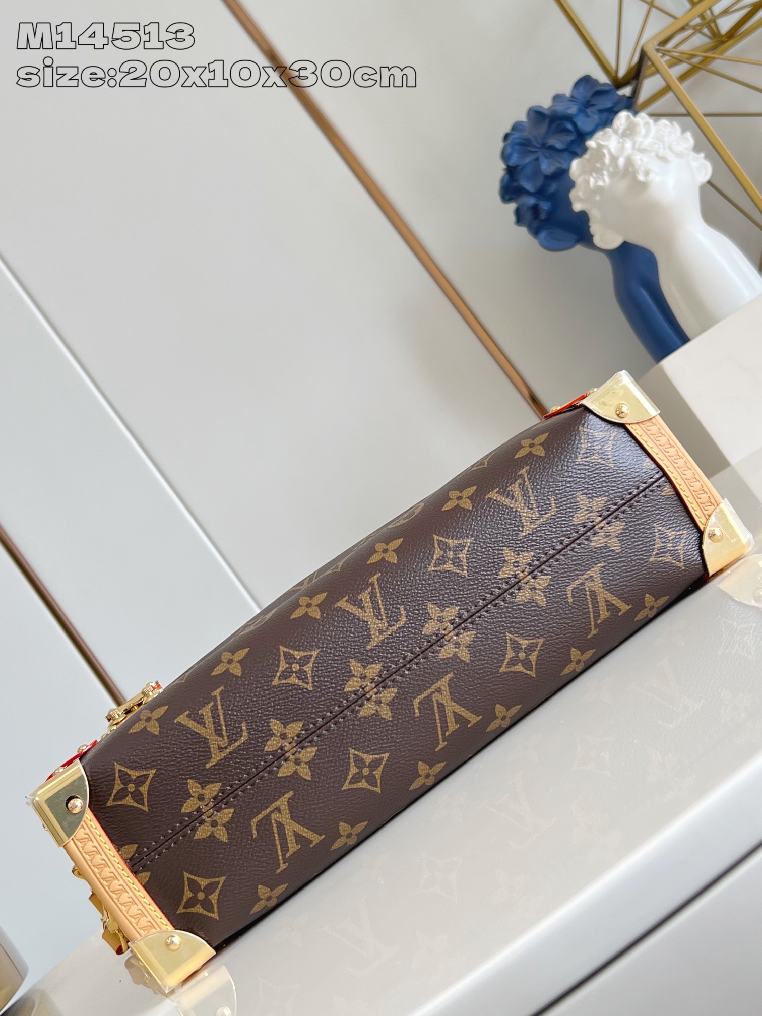 【顶级原单 M14513老花 】本款 Side Trunk 大号手袋为 Monogram 帆布勾勒撞色皮