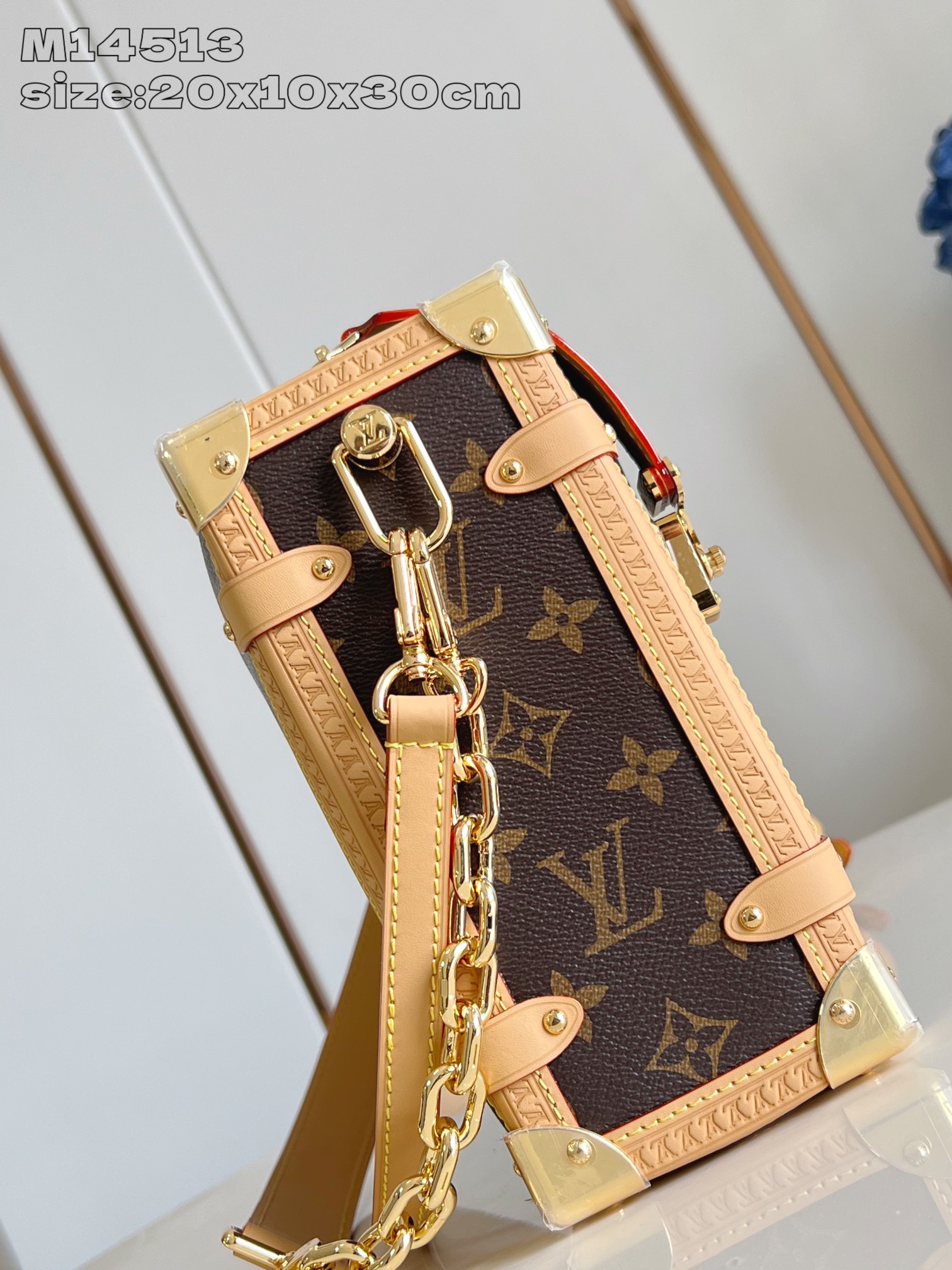 【顶级原单 M14513老花 】本款 Side Trunk 大号手袋为 Monogram 帆布勾勒撞色皮