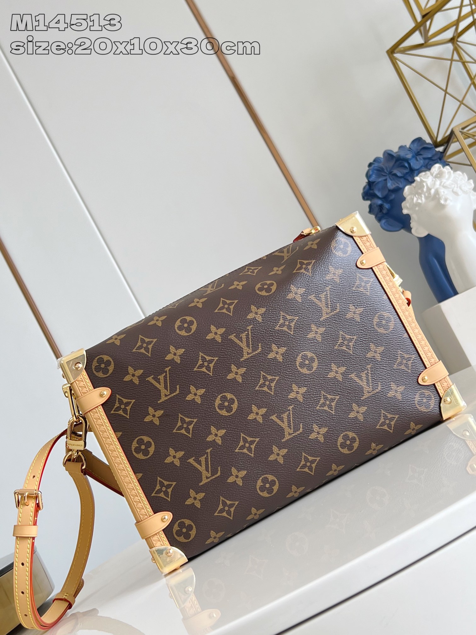 【顶级原单 M14513老花 】本款 Side Trunk 大号手袋为 Monogram 帆布勾勒撞色皮