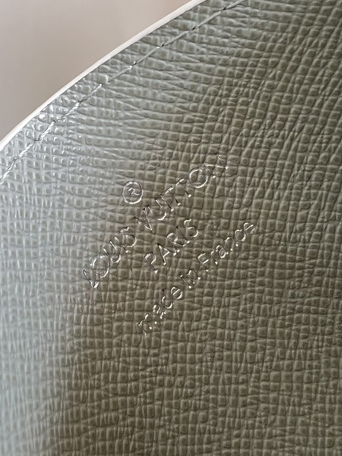 【顶级原单 M13911白 】此款采用全新 Monogram Eclipse 涂层帆布材质的卡片夹风格靓