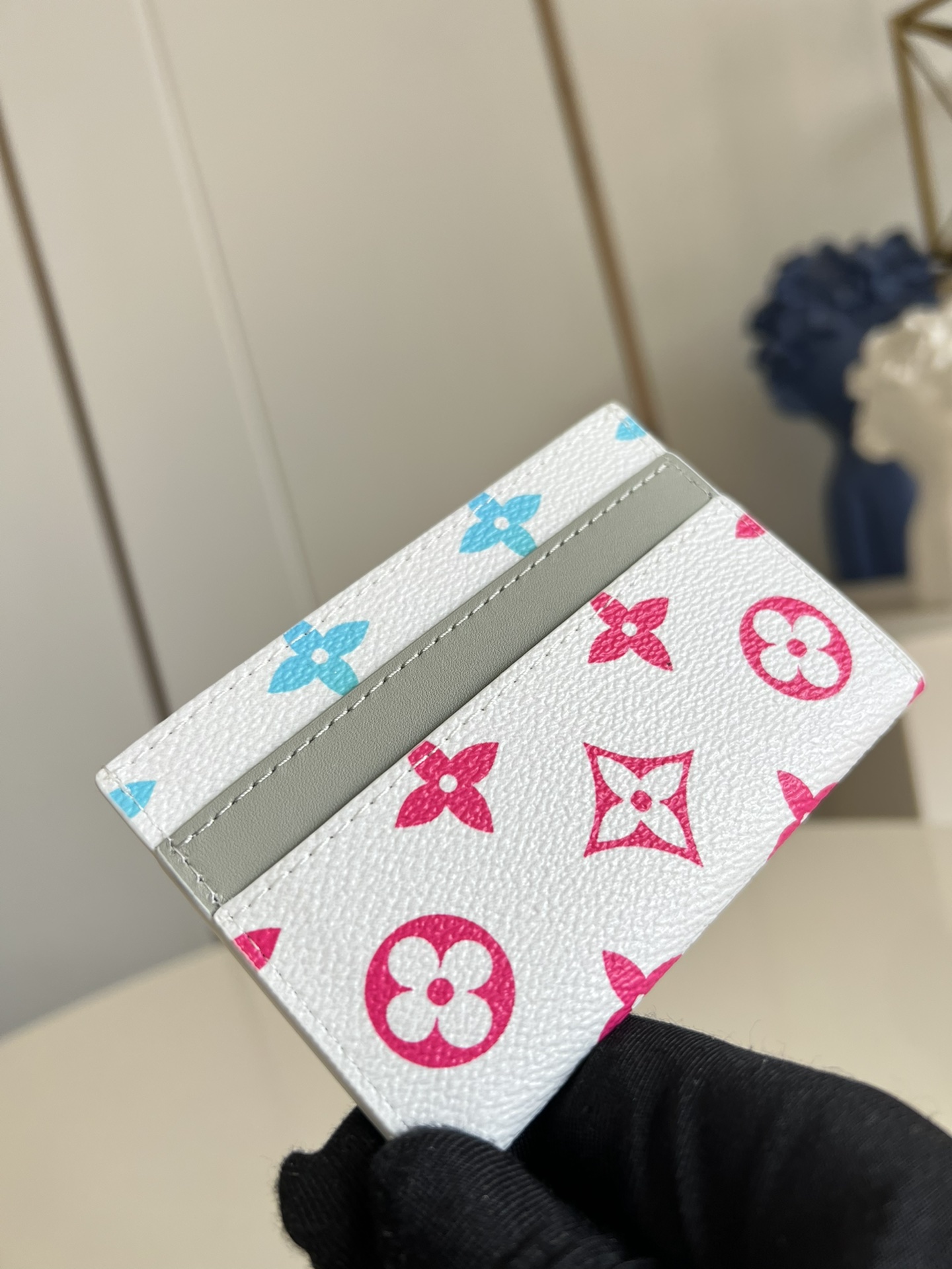 【顶级原单 M13911白 】此款采用全新 Monogram Eclipse 涂层帆布材质的卡片夹风格靓