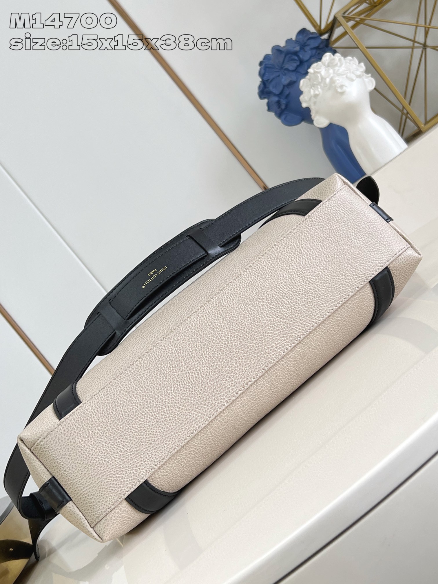 【顶级原单 M14700灰褐 】本款 LV Biker 中号手袋瞩目亮相 2025 春夏秀场，以经典机车