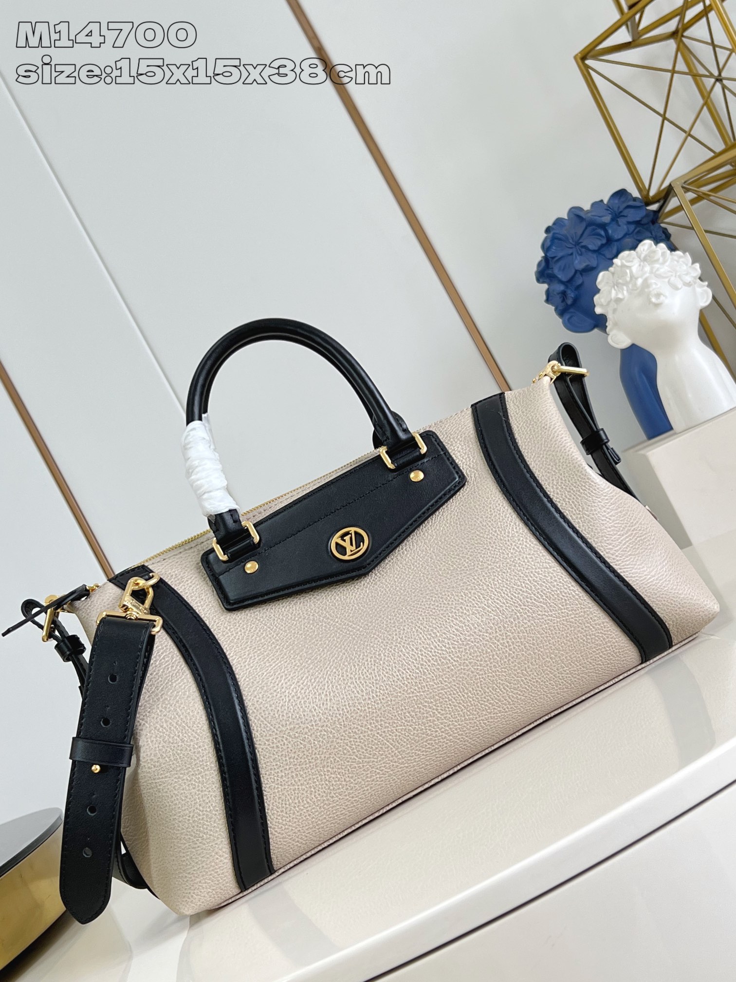 【顶级原单 M14700灰褐 】本款 LV Biker 中号手袋瞩目亮相 2025 春夏秀场，以经典机车