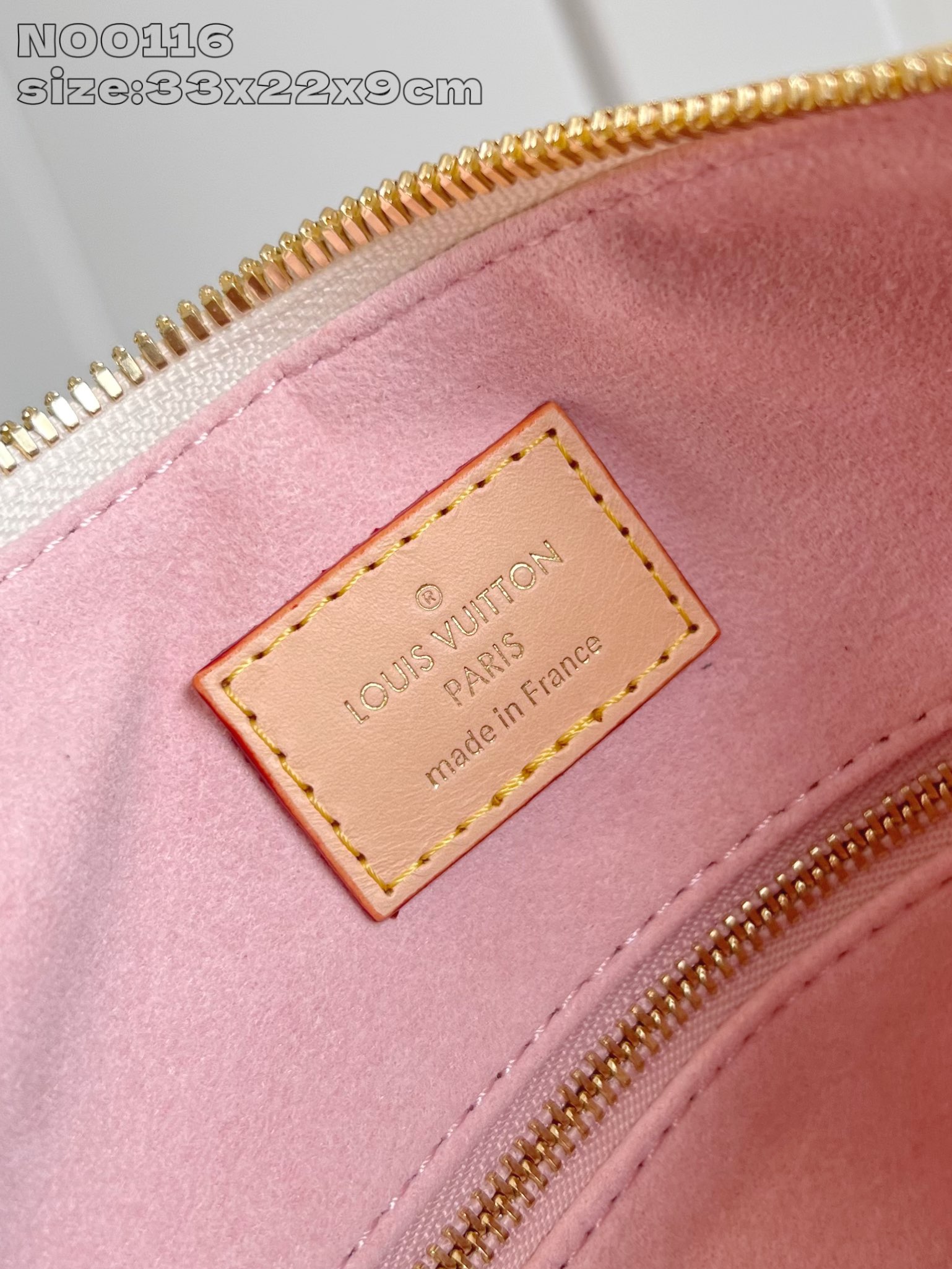 【顶级原单 N00116白格 】本款 Slouchy 小号手袋采用路易威登经典 Monogram 帆布，