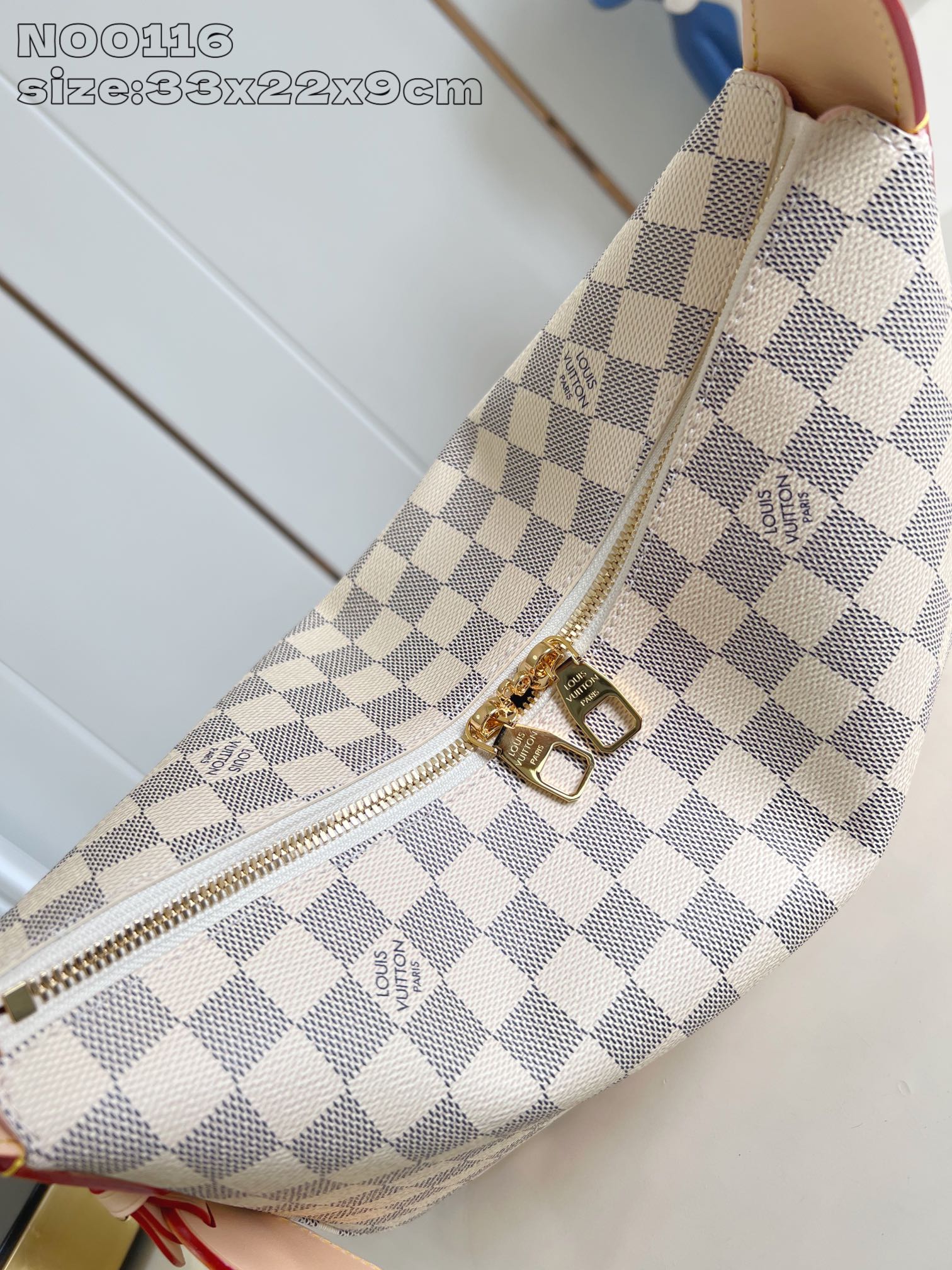 【顶级原单 N00116白格 】本款 Slouchy 小号手袋采用路易威登经典 Monogram 帆布，