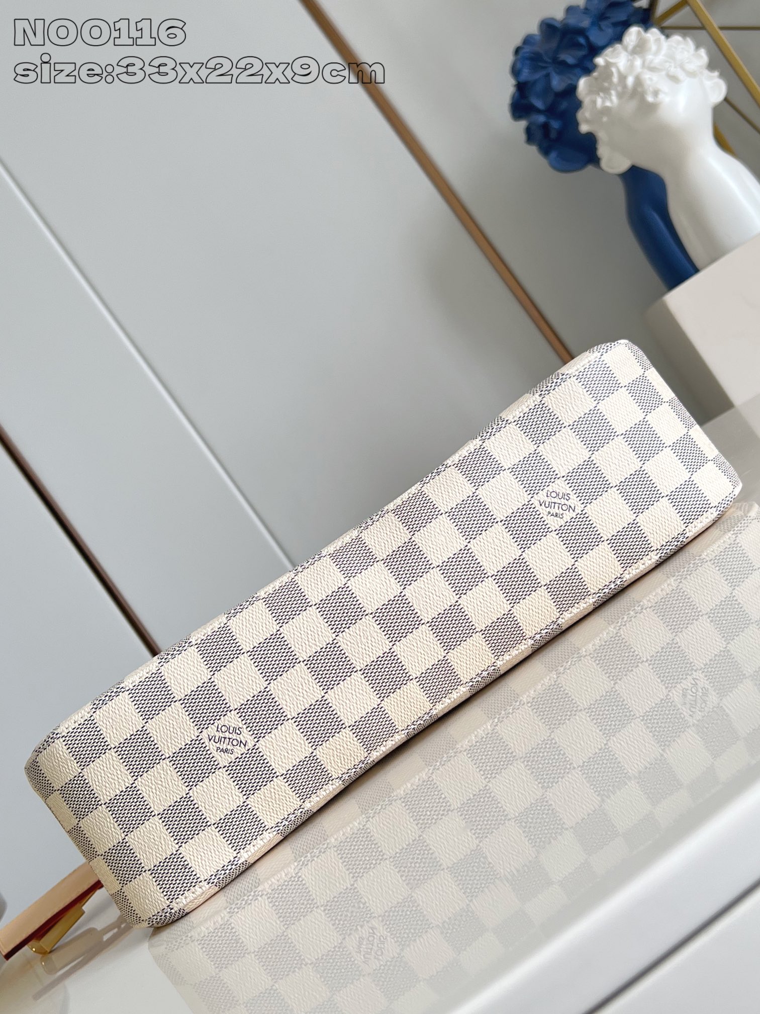 【顶级原单 N00116白格 】本款 Slouchy 小号手袋采用路易威登经典 Monogram 帆布，