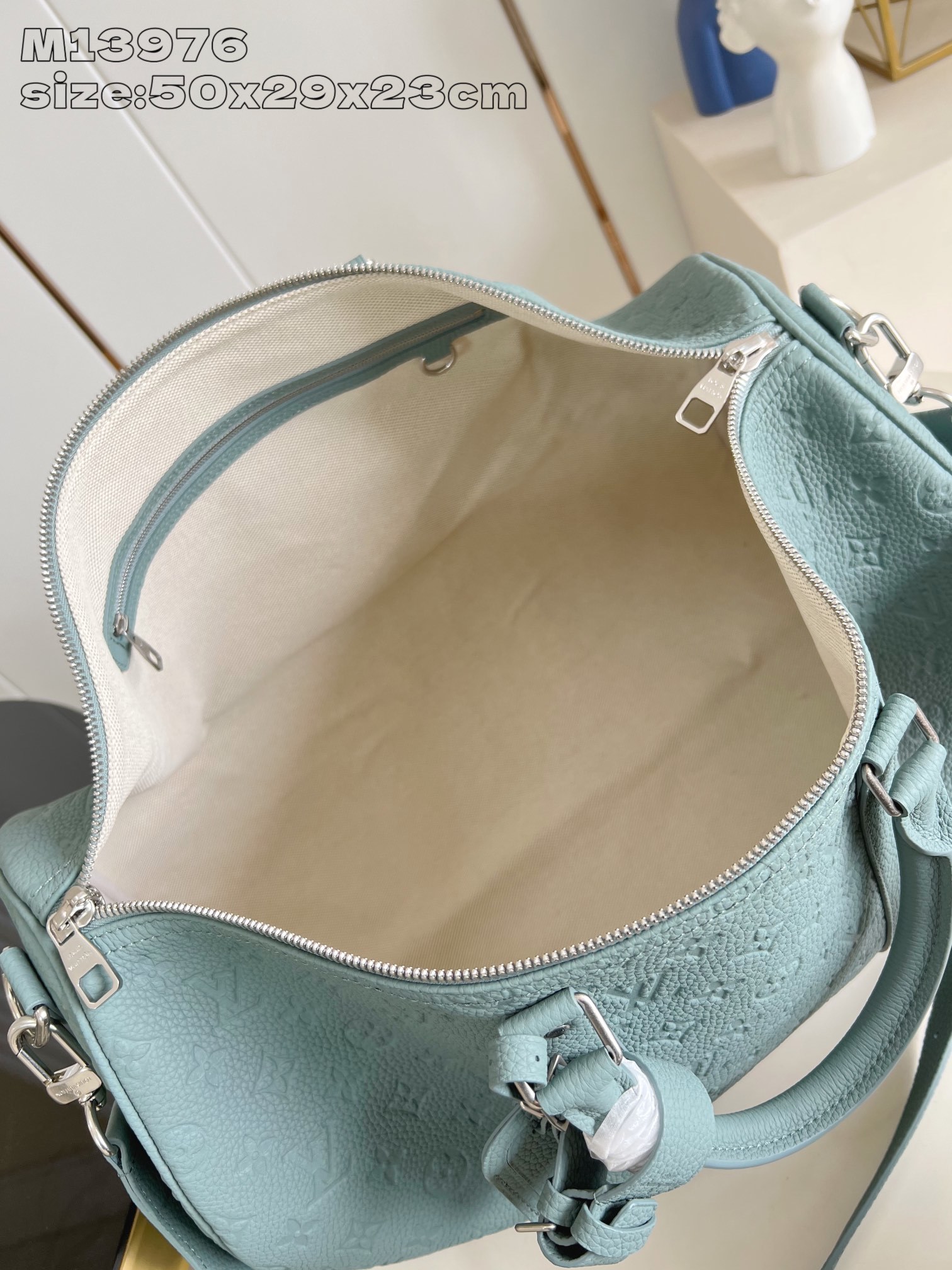 【顶级原单 M13976 】這款Keepall Bandoulière 50手袋以Taurillon M