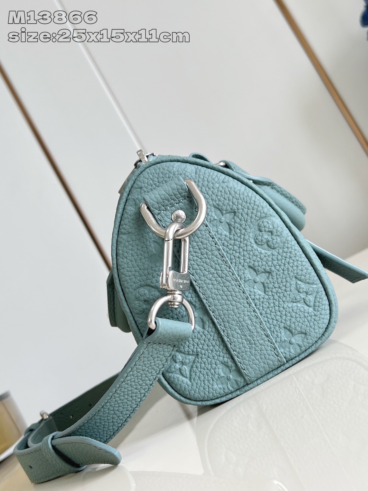 【顶级原单 M13866 】這款Keepall Bandoulière 25以Taurillon粒面皮革
