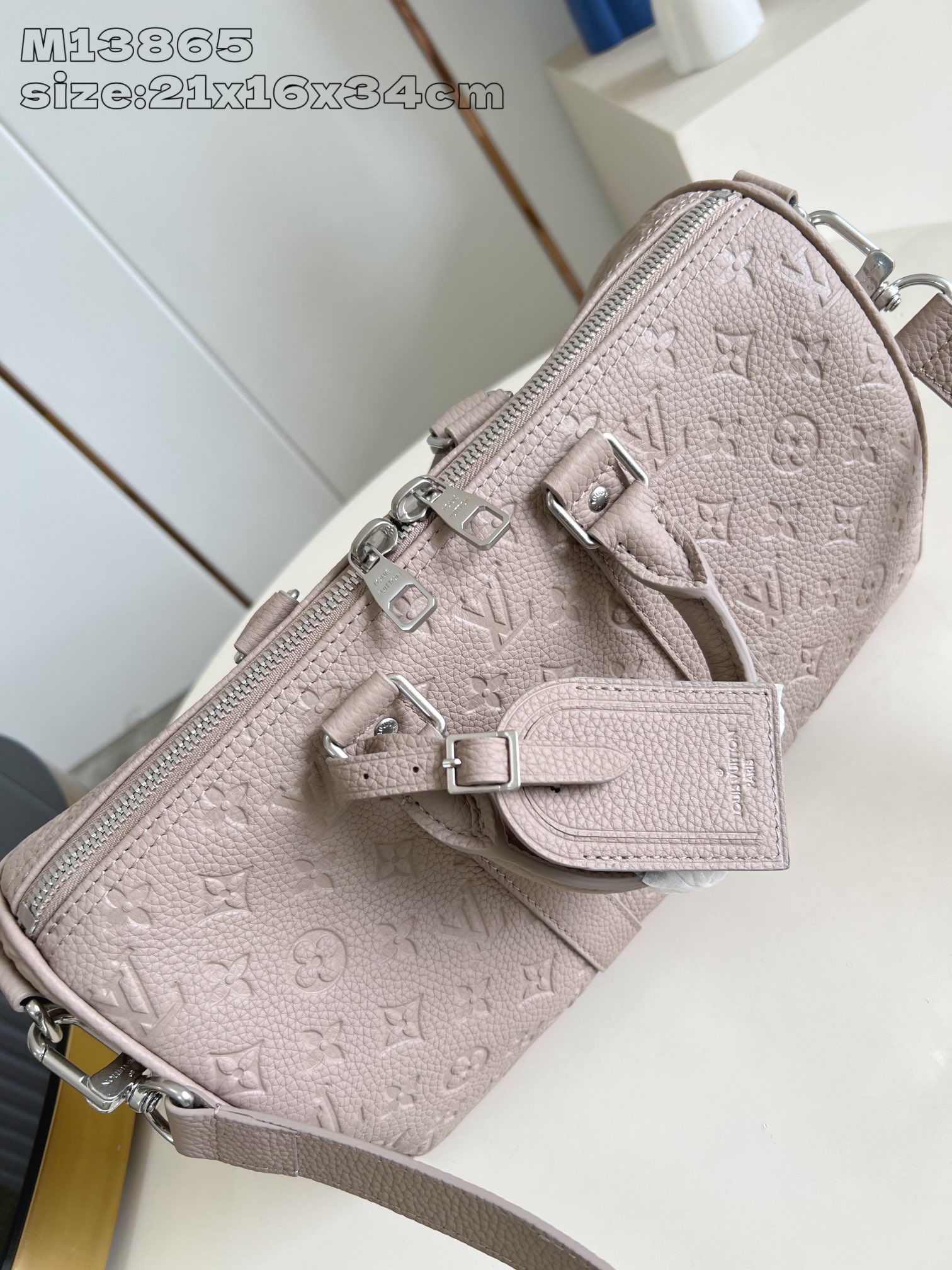 【顶级原单 M13865米黄 】本款 Keepall Bandoulière 35 中号手袋为 Taur