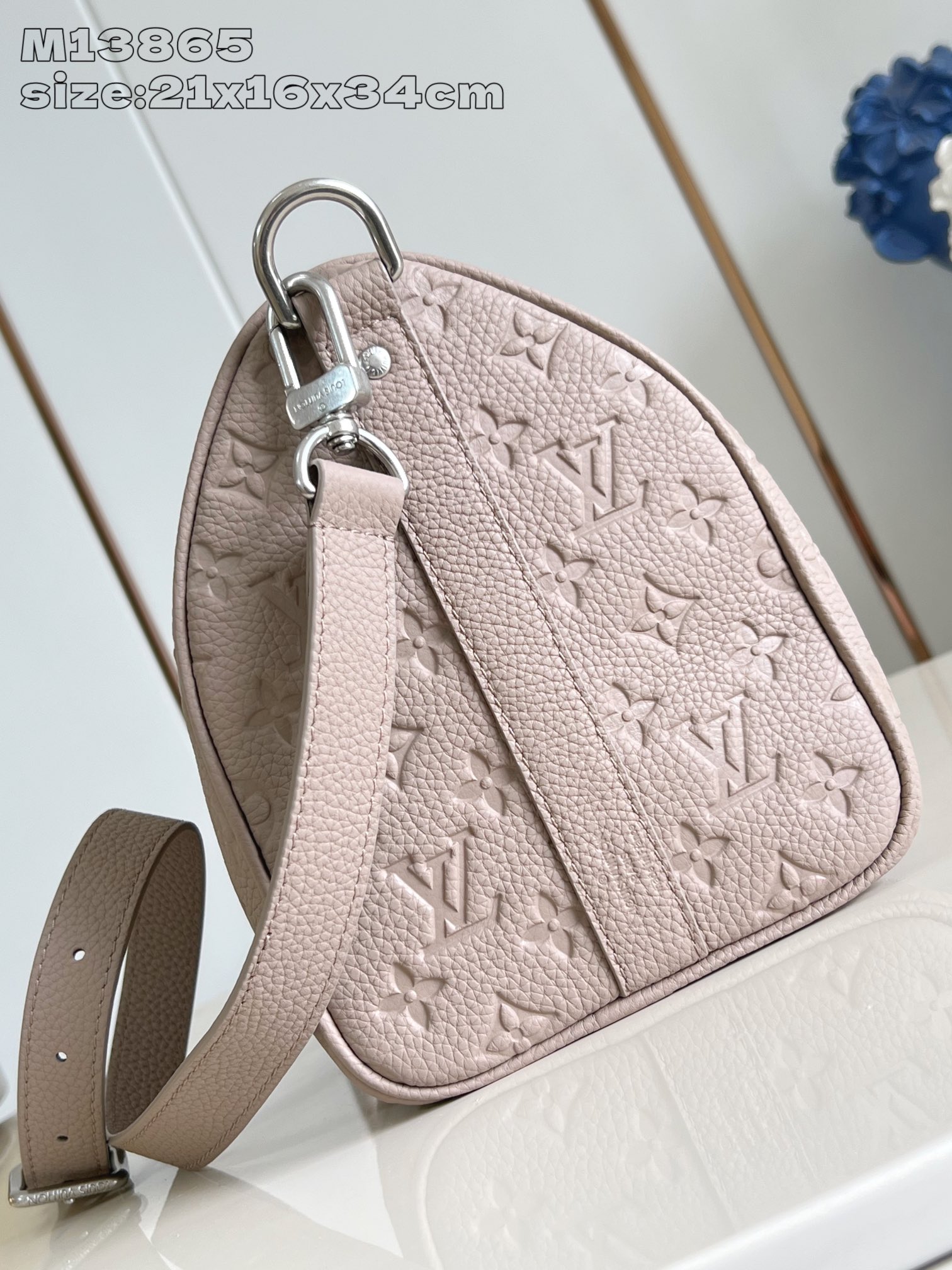 【顶级原单 M13865米黄 】本款 Keepall Bandoulière 35 中号手袋为 Taur