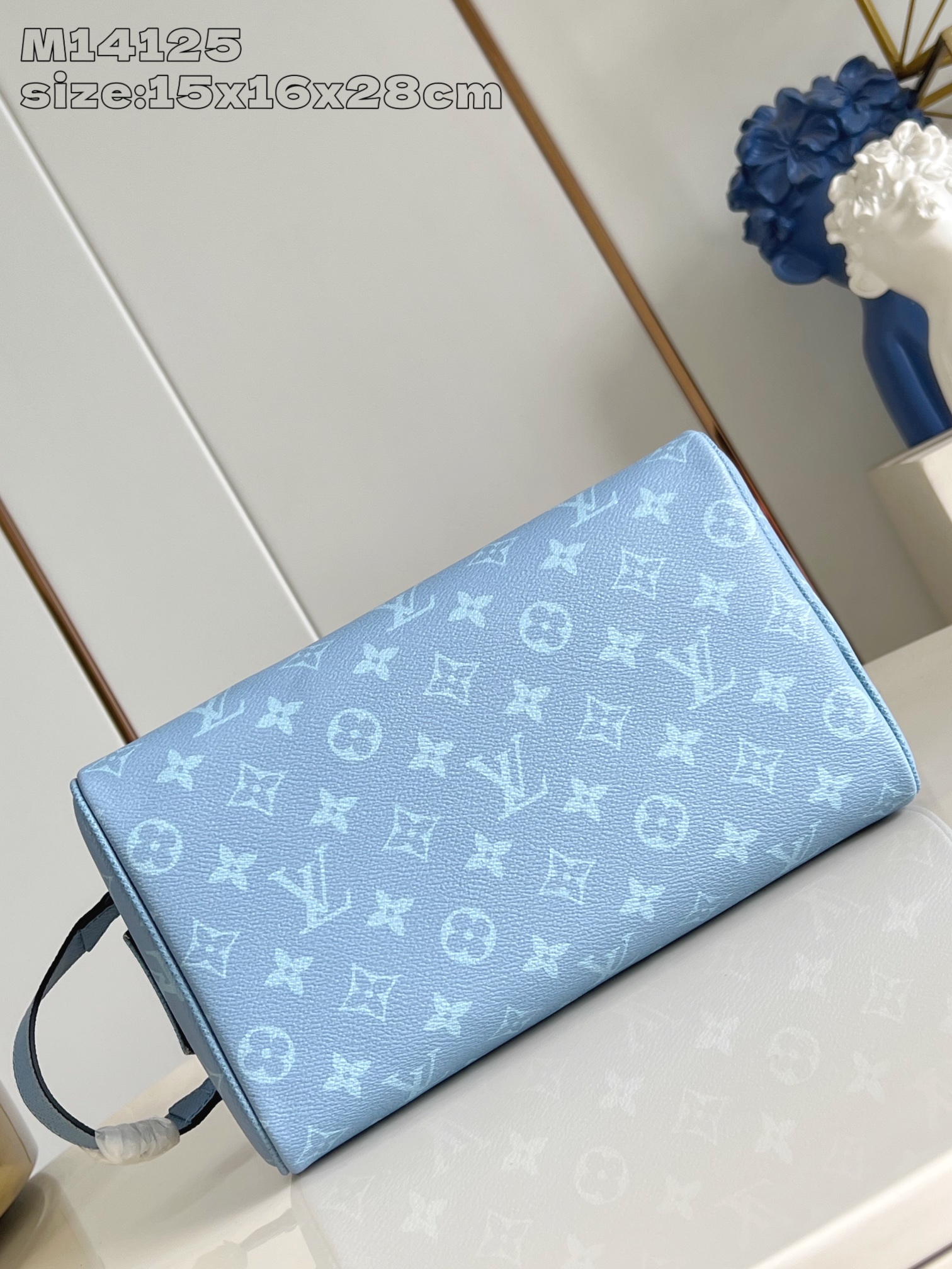 【顶级原单 M14125 】本款 Dopp Kit 盥洗袋为 Monogram 涂层帆布和 Taïga 