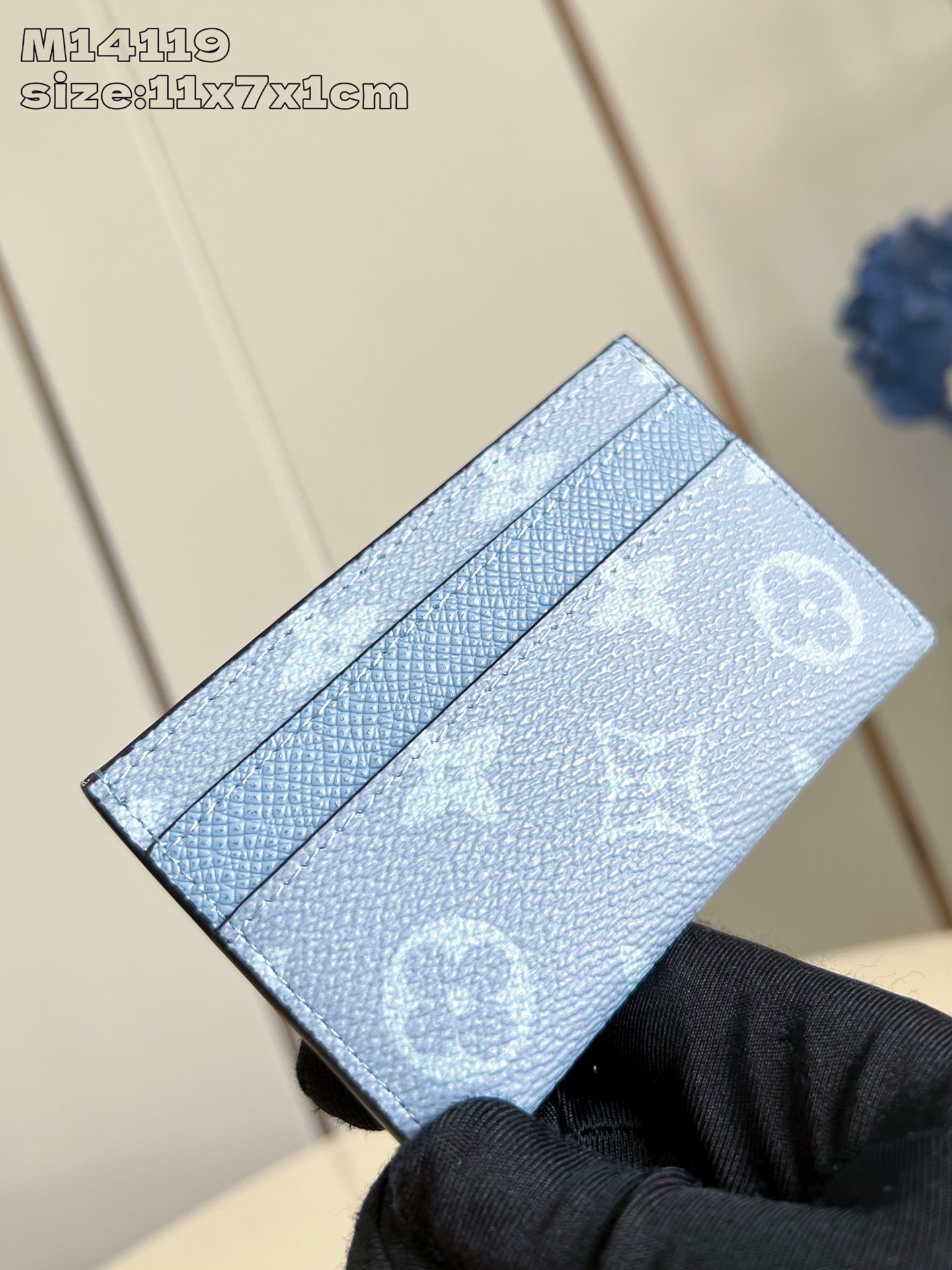 【顶级原单 M14119 】此款采用全新 Monogram Eclipse 涂层帆布材质的卡片夹风格靓丽