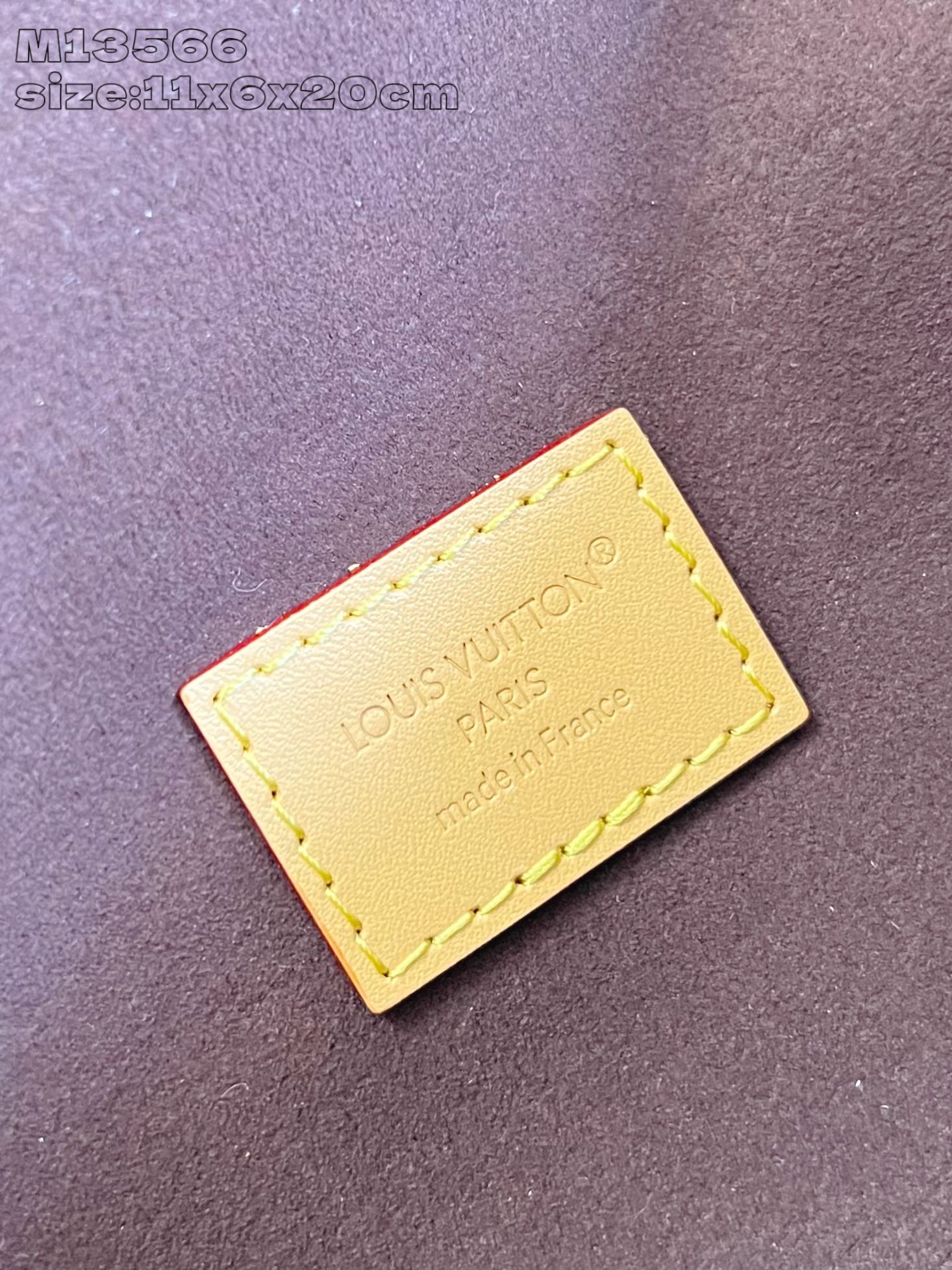 【顶级原单 M13566 】本款 Pochette Camille 手袋取材 Monogram 帆布，致