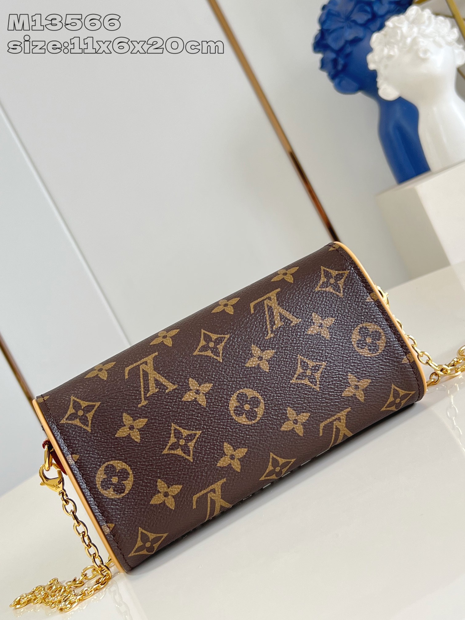 【顶级原单 M13566 】本款 Pochette Camille 手袋取材 Monogram 帆布，致