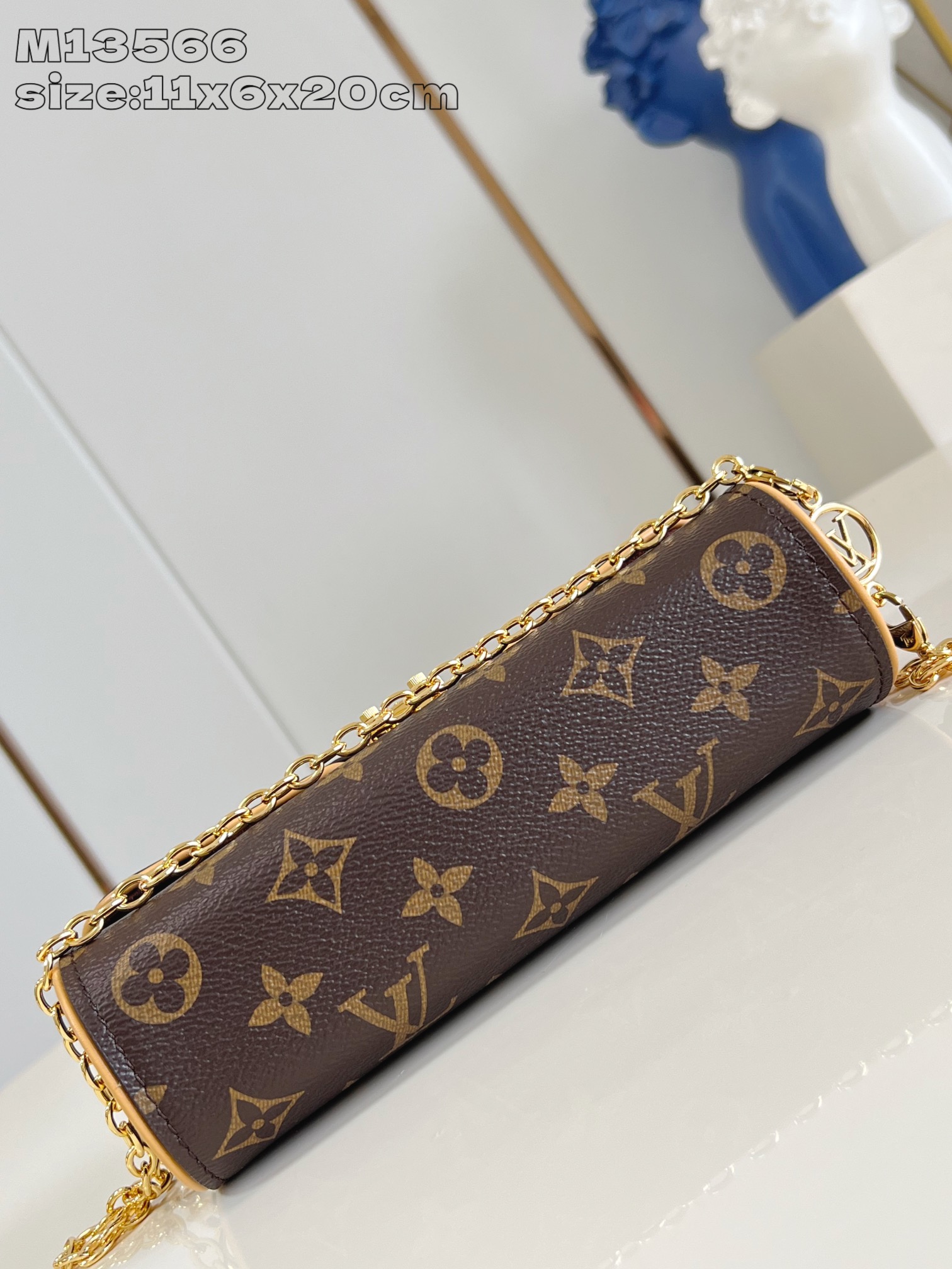 【顶级原单 M13566 】本款 Pochette Camille 手袋取材 Monogram 帆布，致