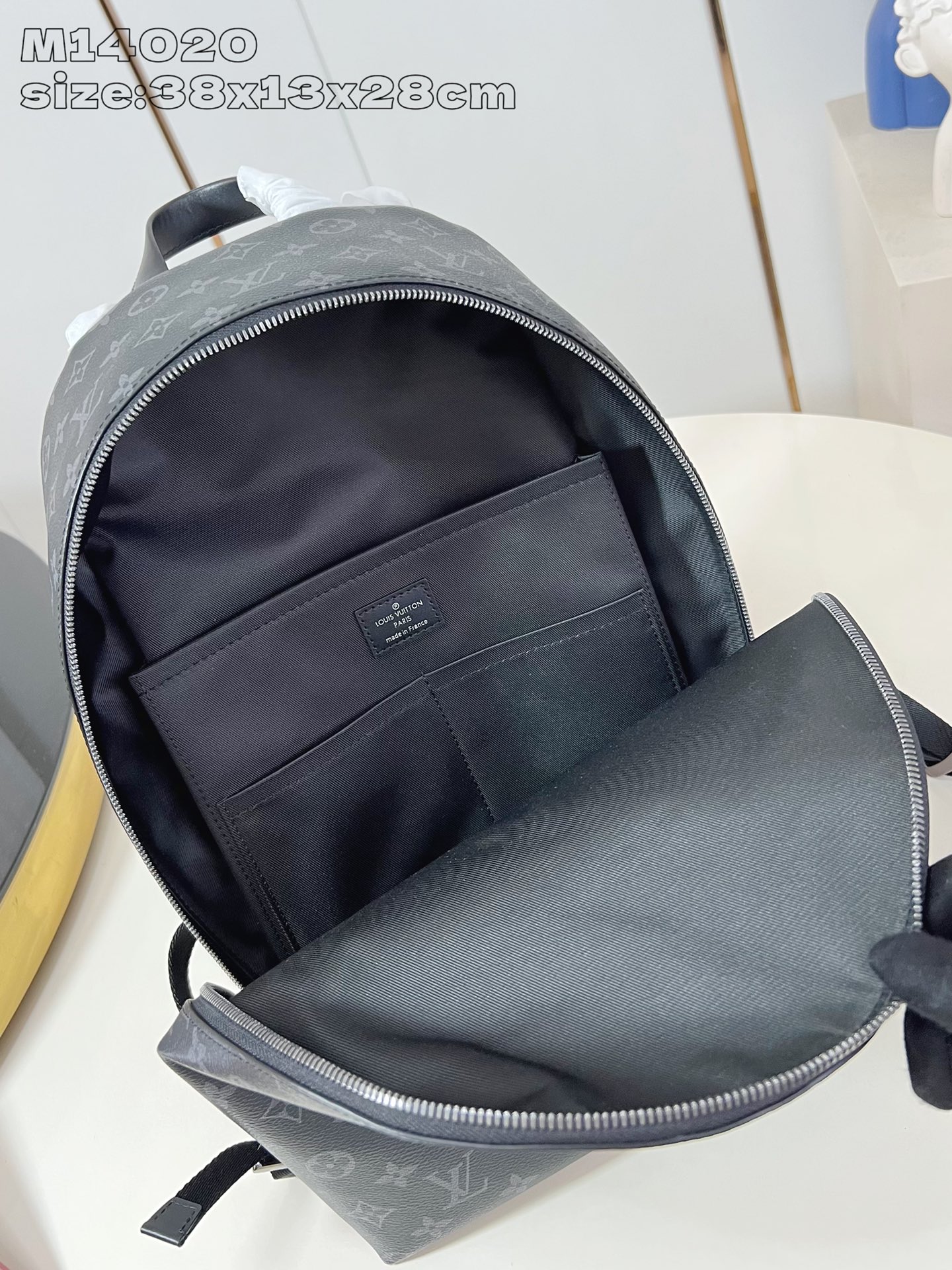 【顶级原单 M14020黑花 】本款 Discovery Slim 双肩包取材 Monogram Ecl