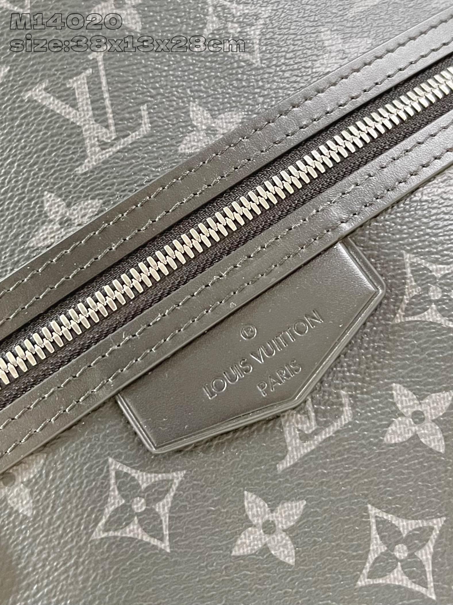 【顶级原单 M14020黑花 】本款 Discovery Slim 双肩包取材 Monogram Ecl
