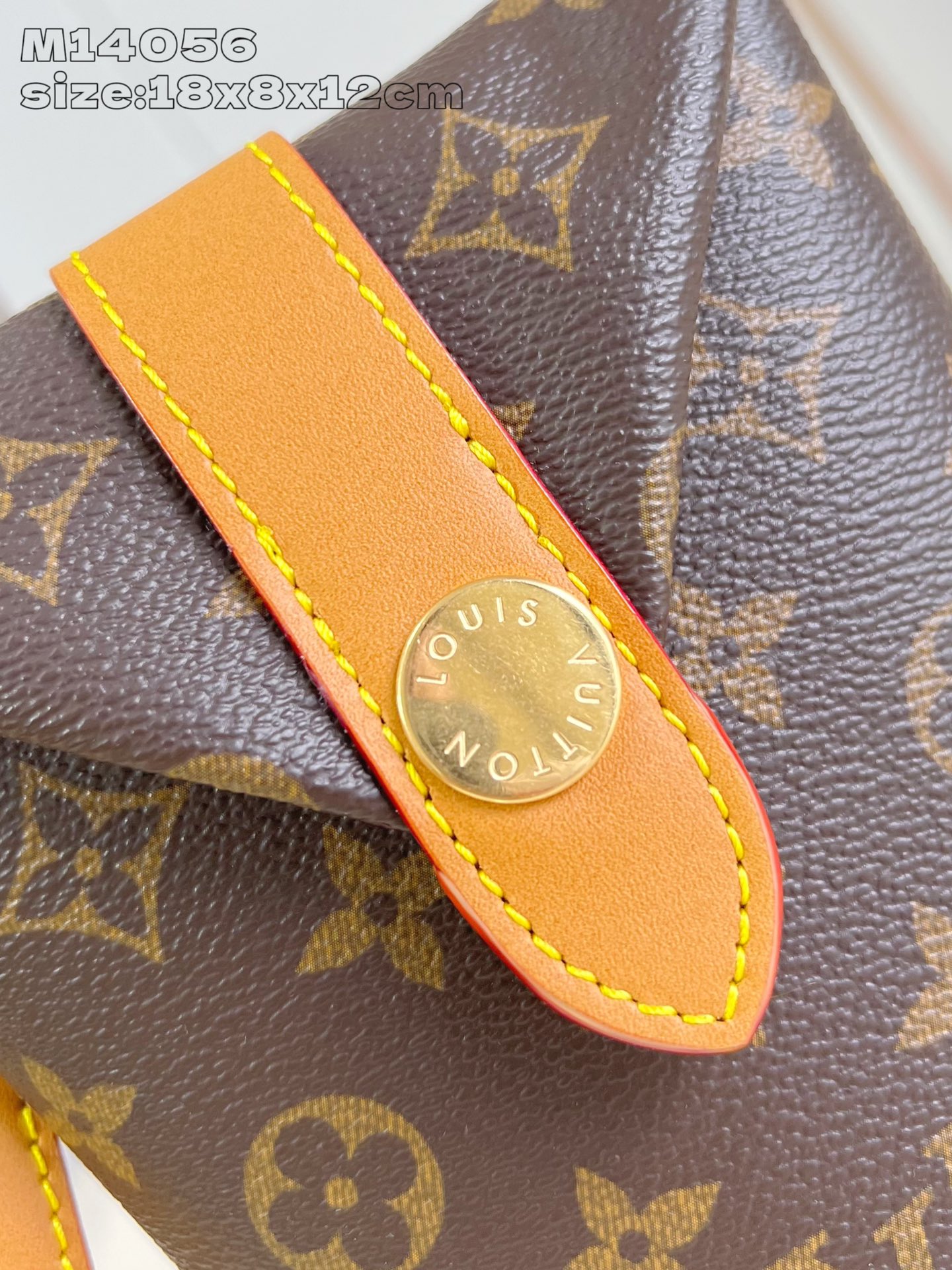 【顶级原单 M14056老花 】本款 Envelope Pouch 手袋为 Monogram 涂层帆布搭