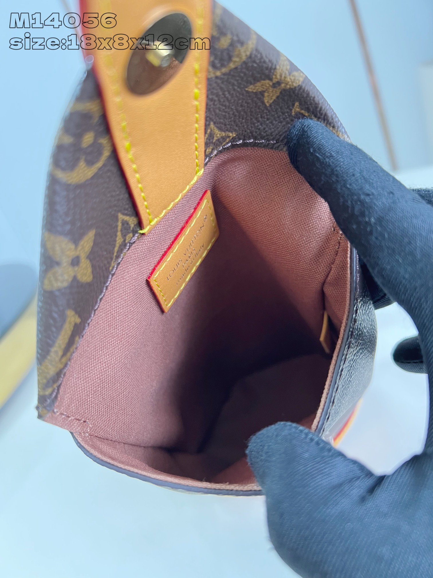 【顶级原单 M14056老花 】本款 Envelope Pouch 手袋为 Monogram 涂层帆布搭