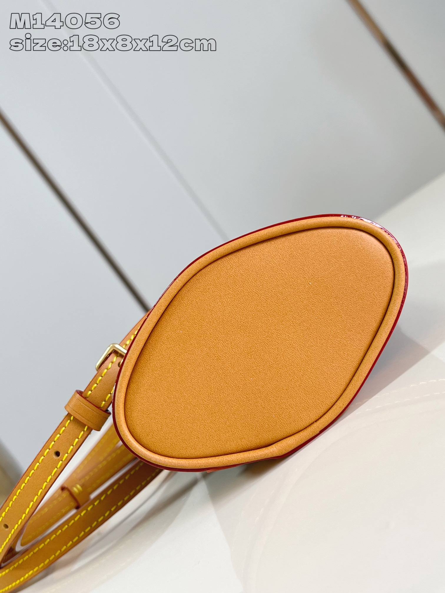 【顶级原单 M14056老花 】本款 Envelope Pouch 手袋为 Monogram 涂层帆布搭