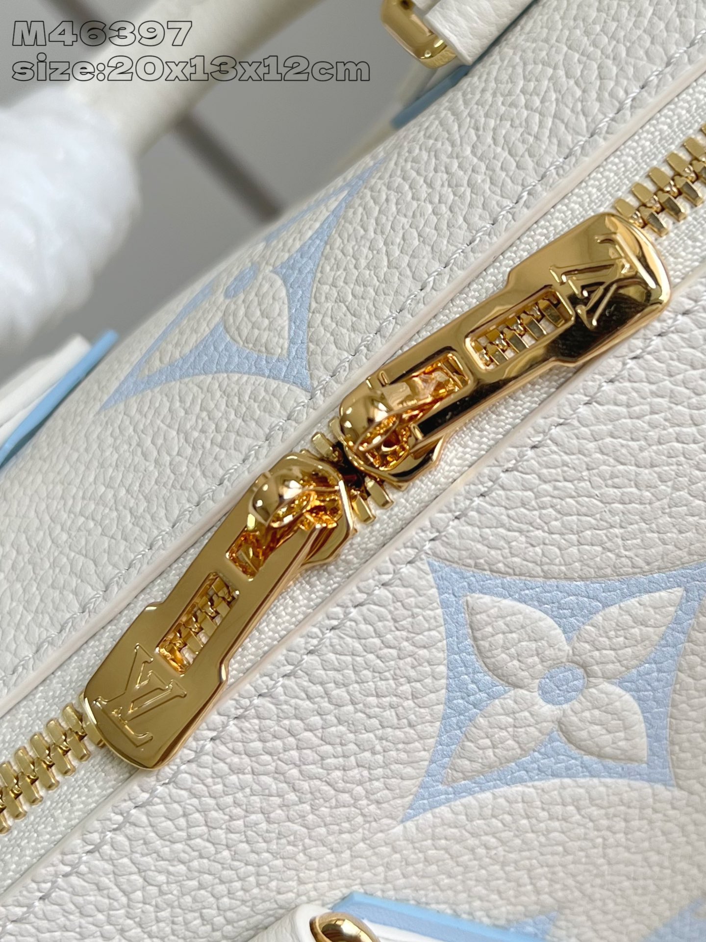 【顶级原单 M46397奶白印蓝 】 本款 Speedy Bandoulière 20 手袋取材 Mon