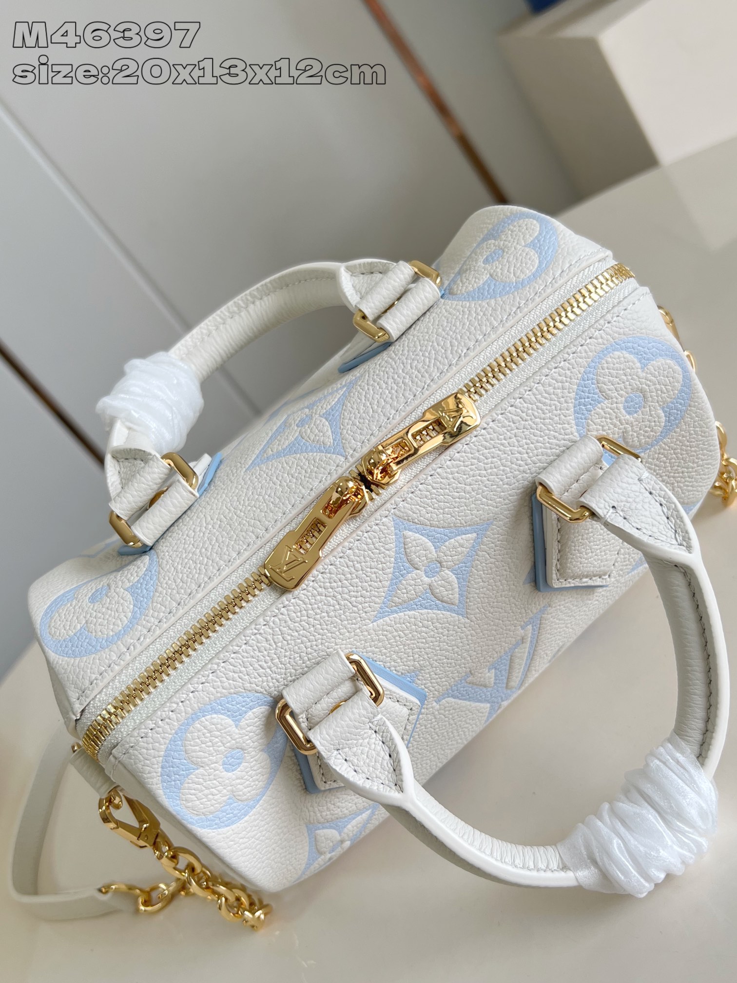 【顶级原单 M46397奶白印蓝 】 本款 Speedy Bandoulière 20 手袋取材 Mon