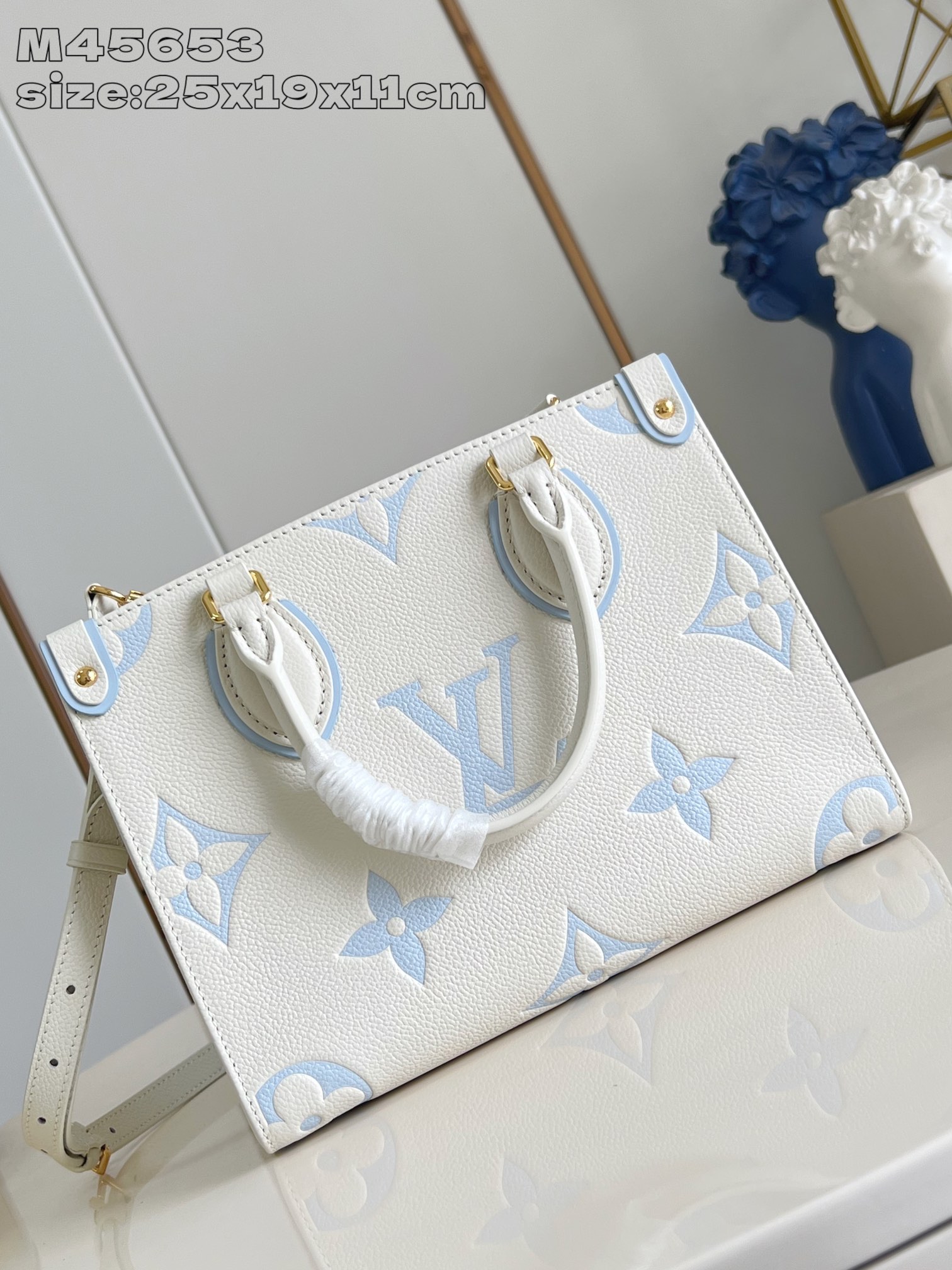 【顶级原单 M45653白兰丝印 】 本款 OnTheGo 小号手袋选用 Monogram Emprei
