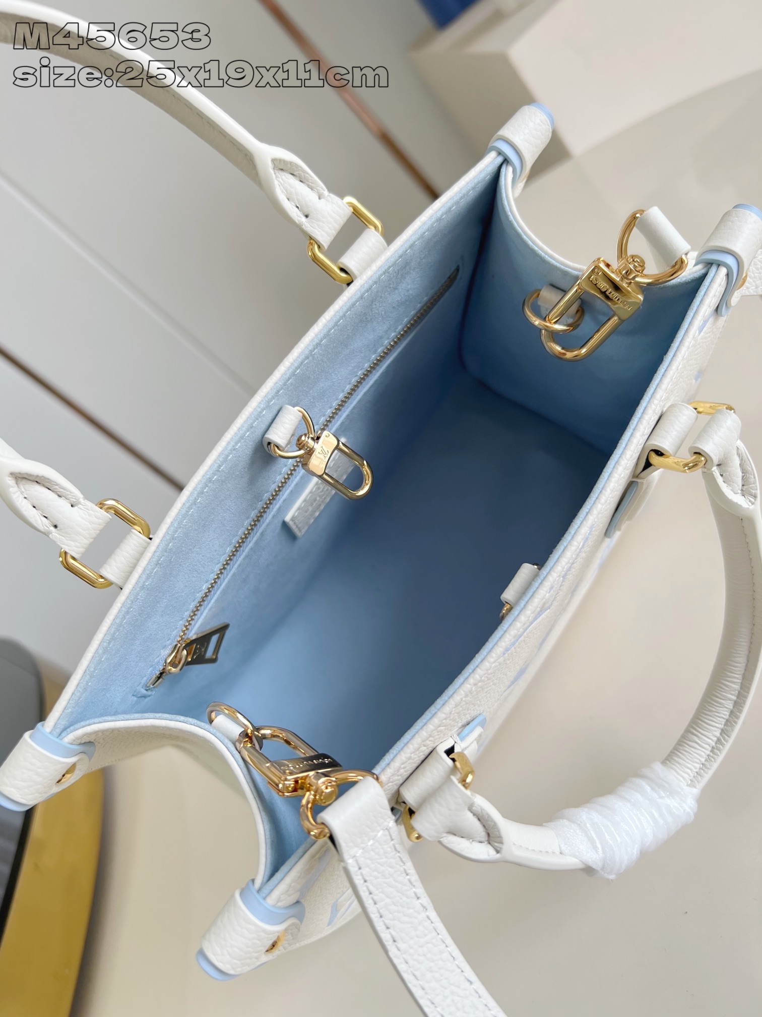 【顶级原单 M45653白兰丝印 】 本款 OnTheGo 小号手袋选用 Monogram Emprei