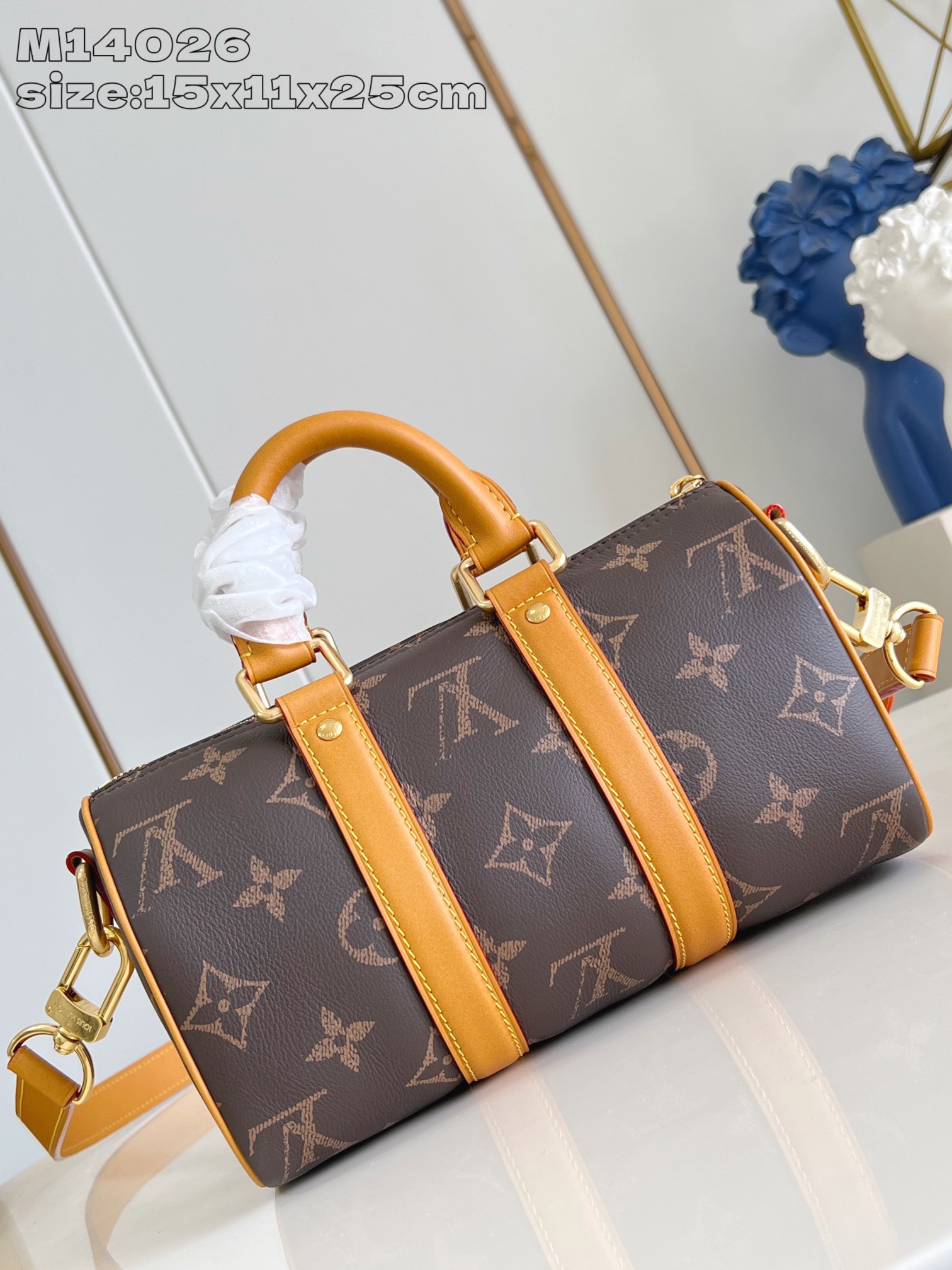 【顶级原单 M14026 】这款 Keepall Bandoulière 25 手袋取材柔软牛皮革，Mo