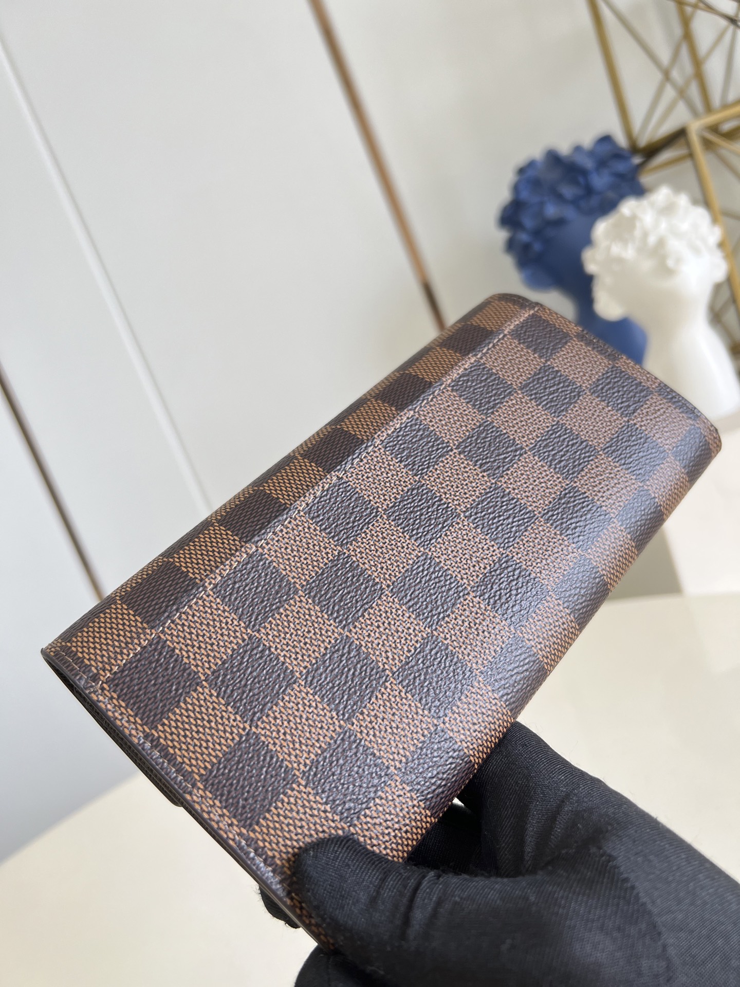 【顶级原单 M60114咖格棕 】作为路易威登经典设计之一，Sarah 钱夹融合 Monogram 帆布