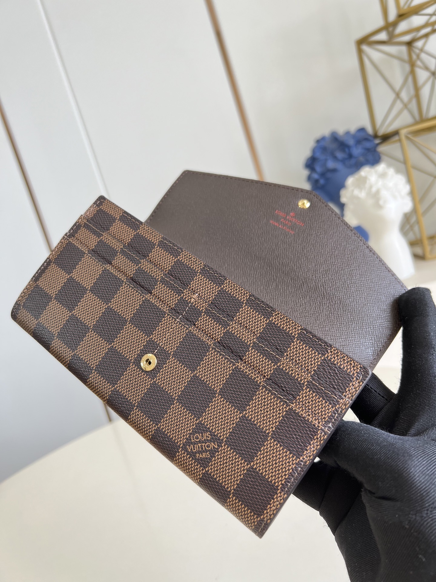 【顶级原单 M60114咖格棕 】作为路易威登经典设计之一，Sarah 钱夹融合 Monogram 帆布