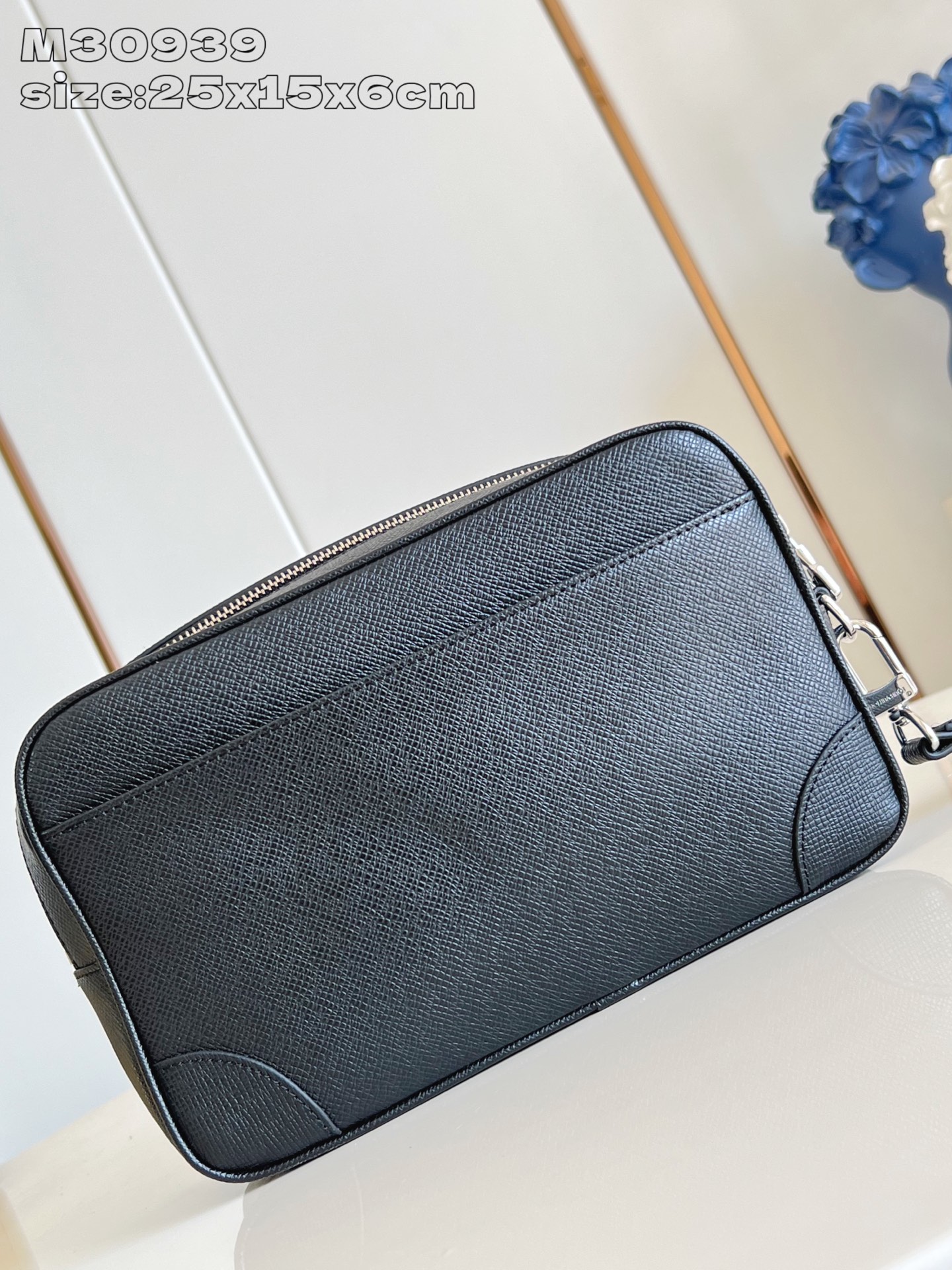 【顶级原单 M30939 】Pochette Kasai手包 宽敞的拉链开口、丰富的内外口袋与插槽带来极