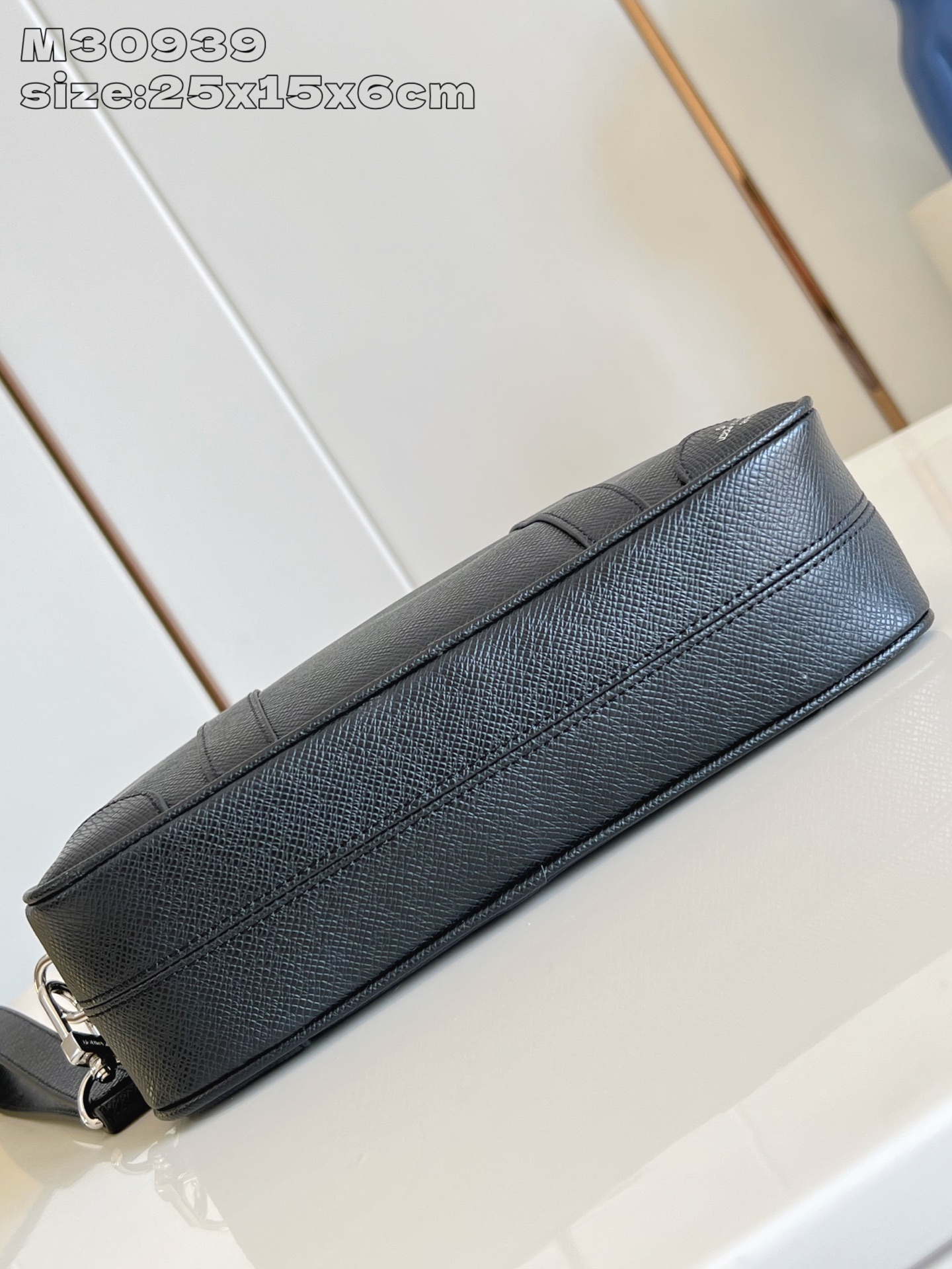 【顶级原单 M30939 】Pochette Kasai手包 宽敞的拉链开口、丰富的内外口袋与插槽带来极