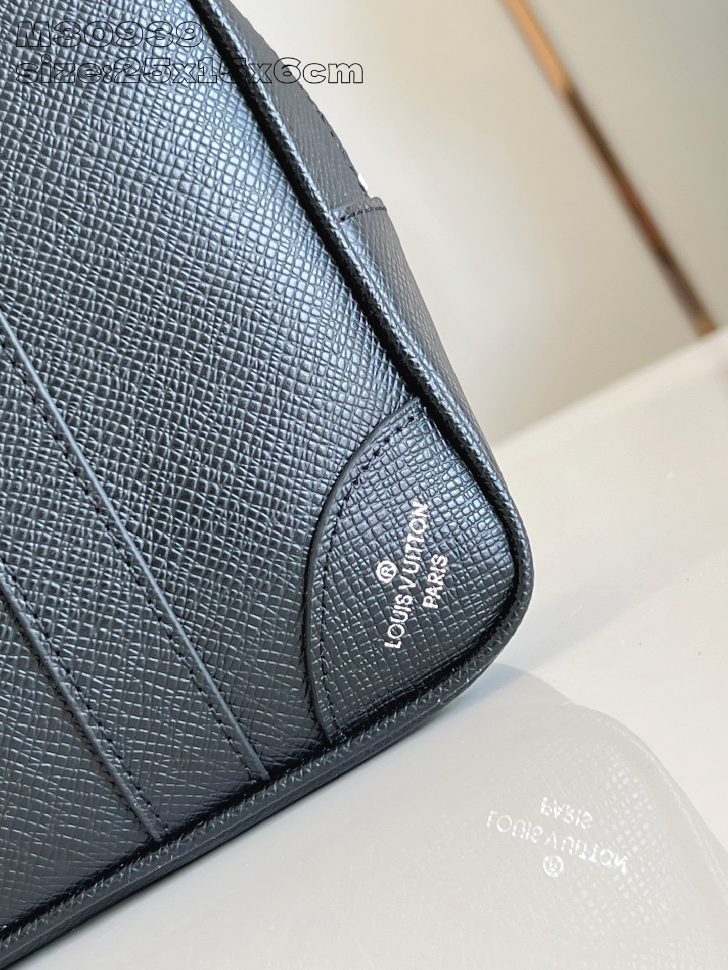 【顶级原单 M30939 】Pochette Kasai手包 宽敞的拉链开口、丰富的内外口袋与插槽带来极