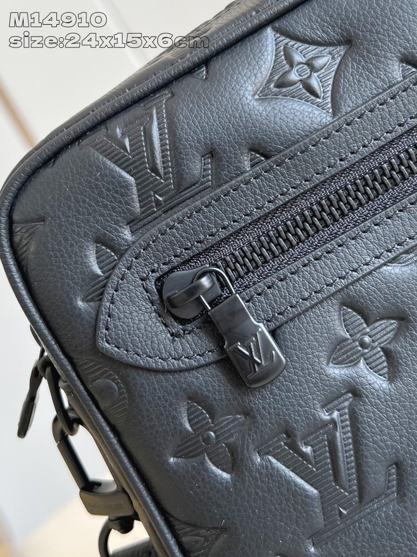 【顶级原单 M14910 】這款Pochette Kasai收納包以柔軟的Monogram Shadow