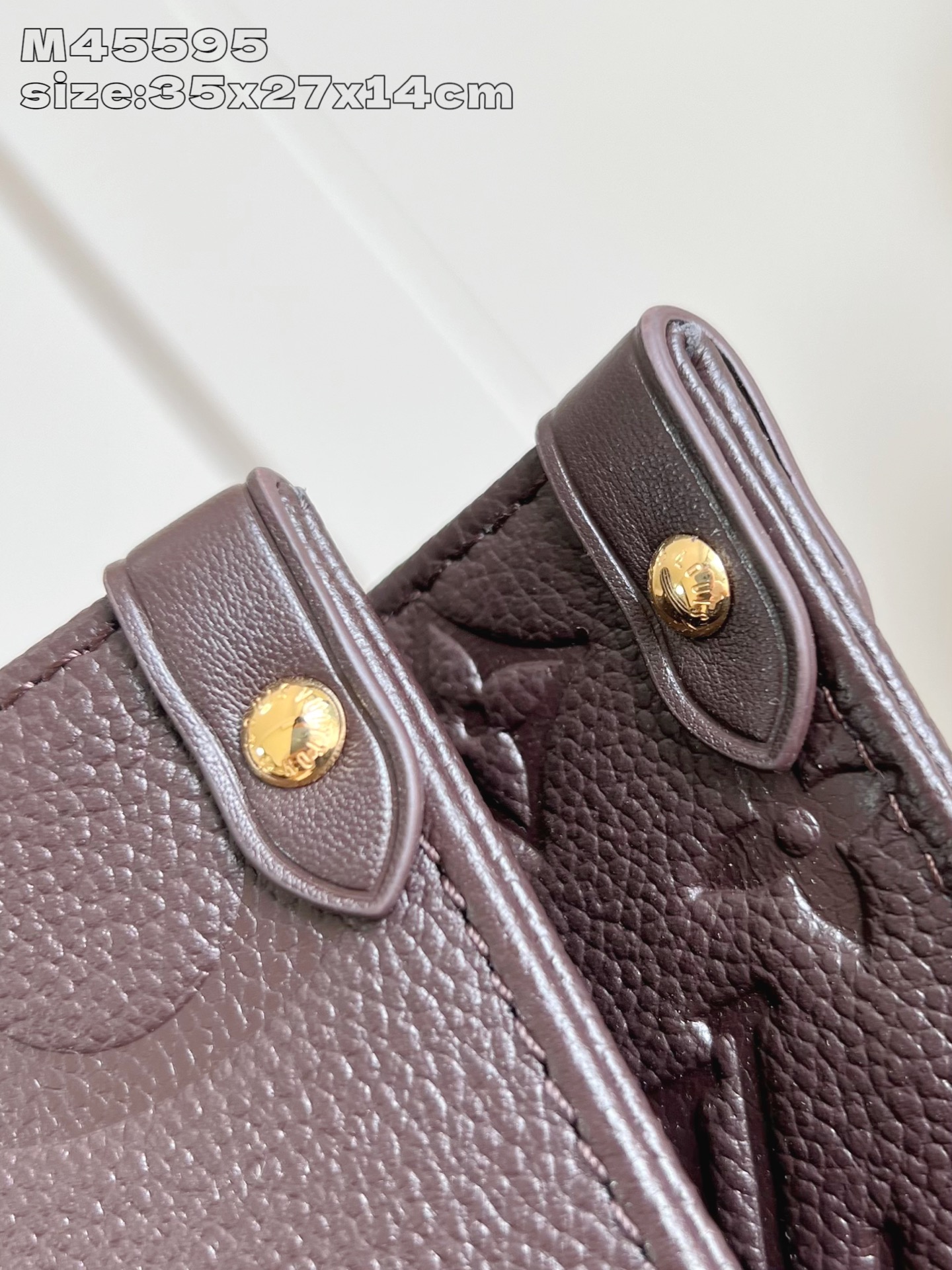 【顶级原单 M45595巧克力压花 】 本款 OnTheGo 中号手袋选用 Monogram Empre