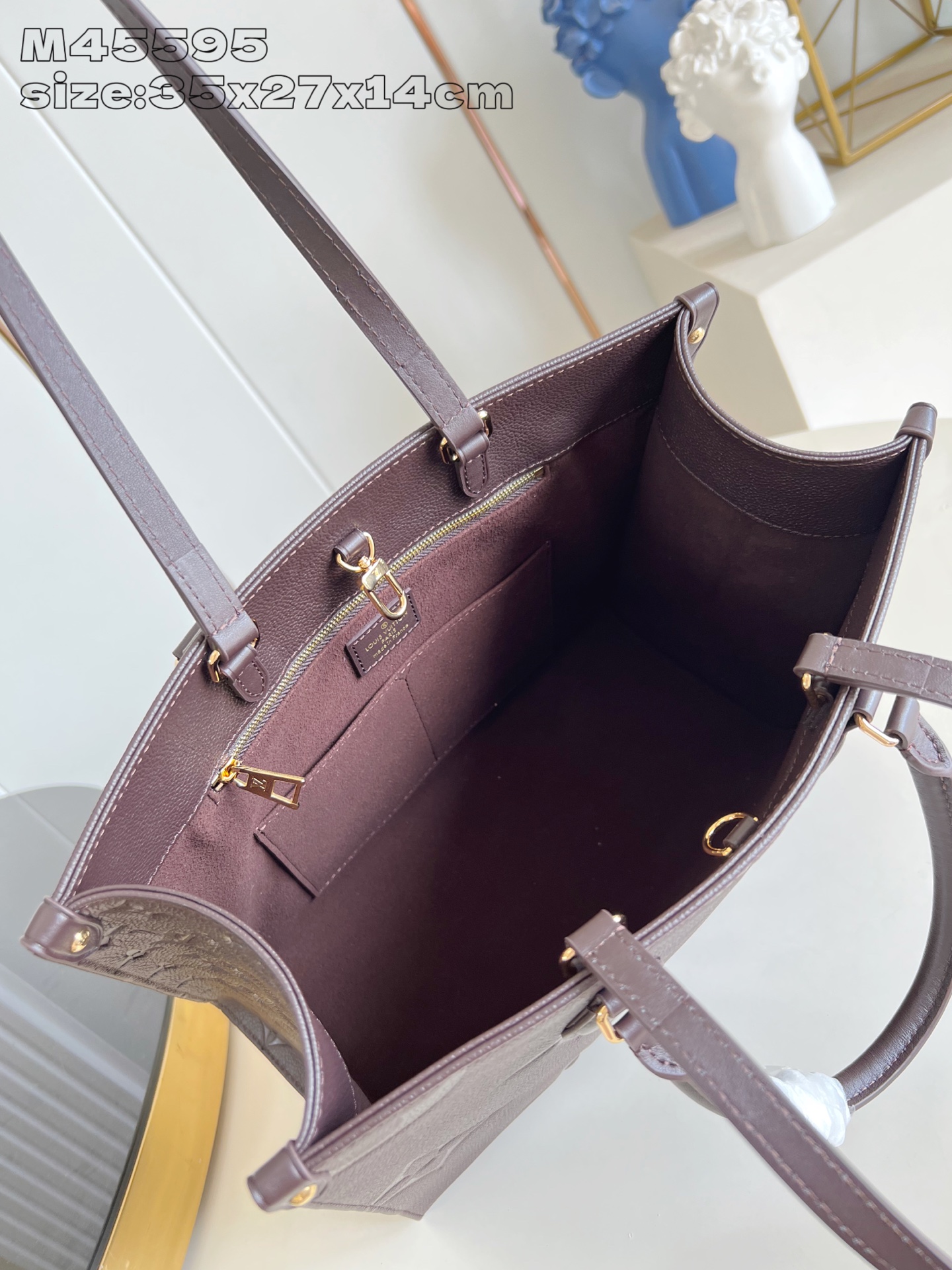 【顶级原单 M45595巧克力压花 】 本款 OnTheGo 中号手袋选用 Monogram Empre