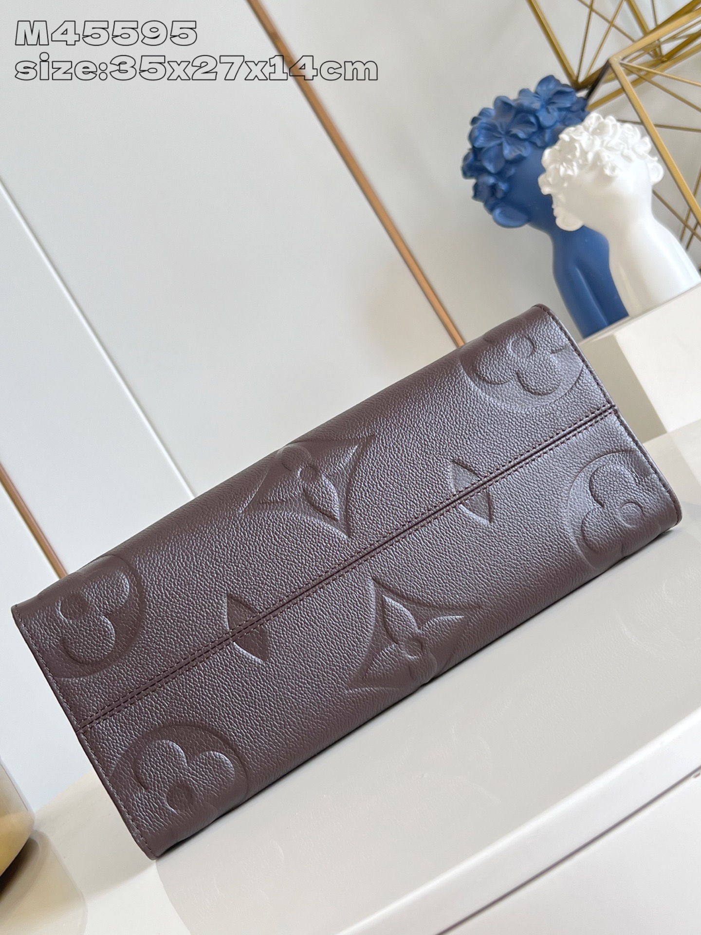 【顶级原单 M45595巧克力压花 】 本款 OnTheGo 中号手袋选用 Monogram Empre