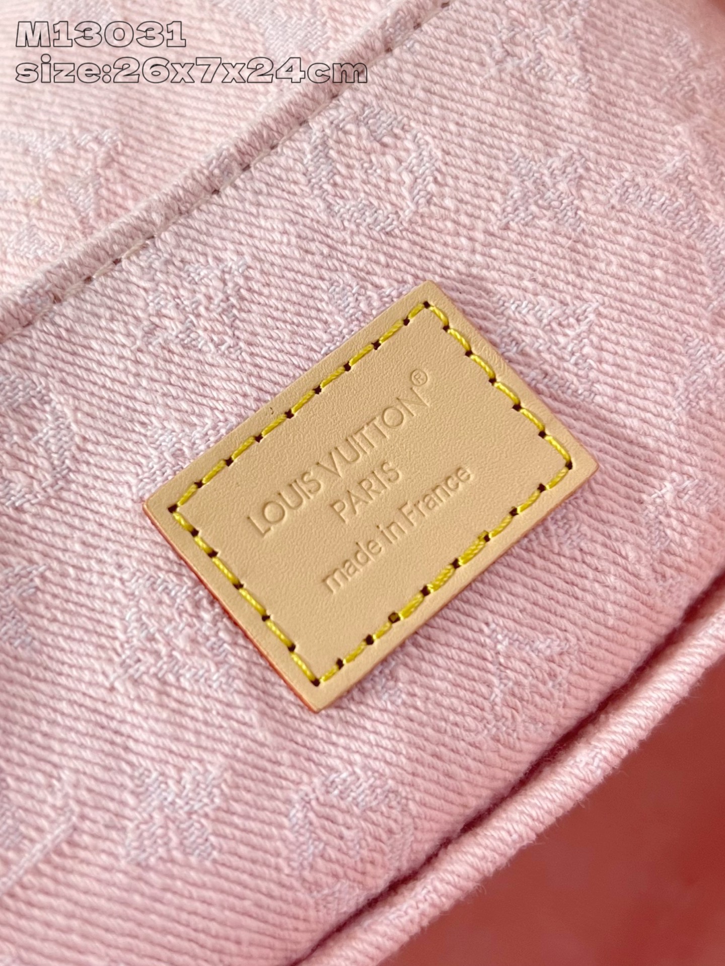 【顶级原单 M13031粉 】本款 Venice 双肩包携经典 Monogram Denim 图案瞩目回