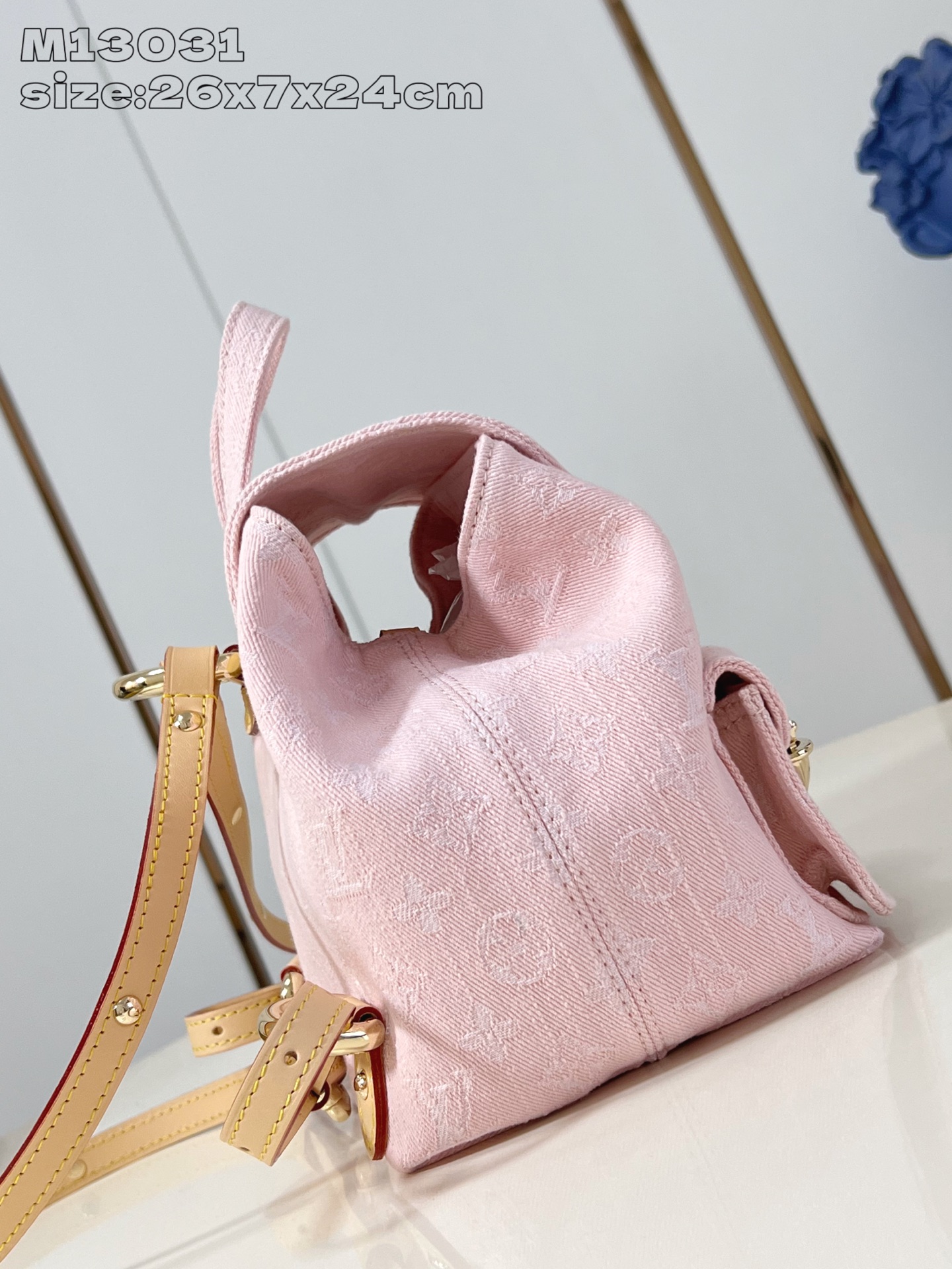 【顶级原单 M13031粉 】本款 Venice 双肩包携经典 Monogram Denim 图案瞩目回